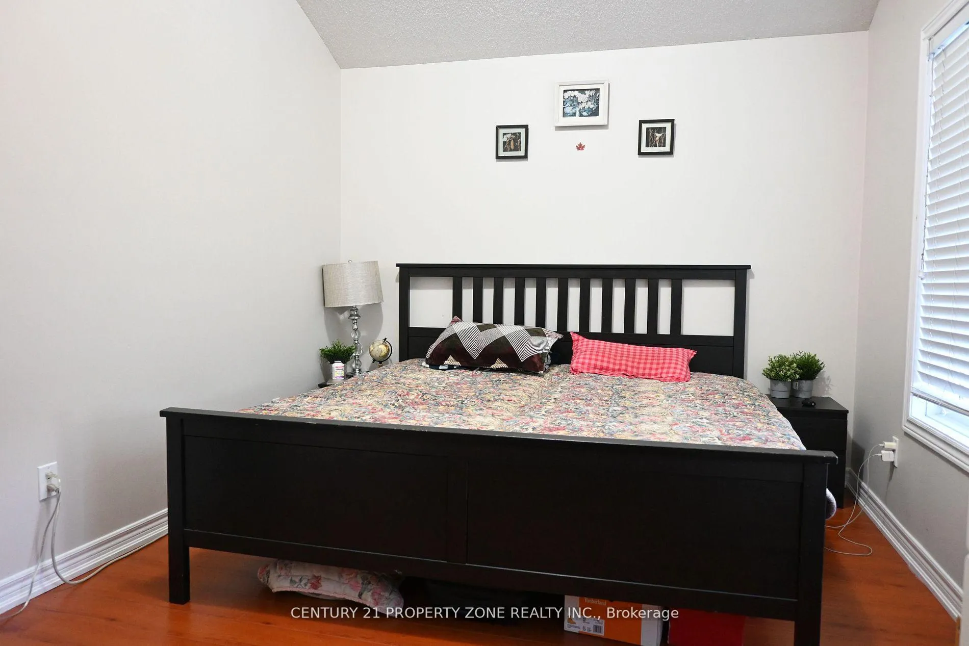 Photo 22 of 39 Harbourtown Crescent, Brampton, Madoc — HOMEH