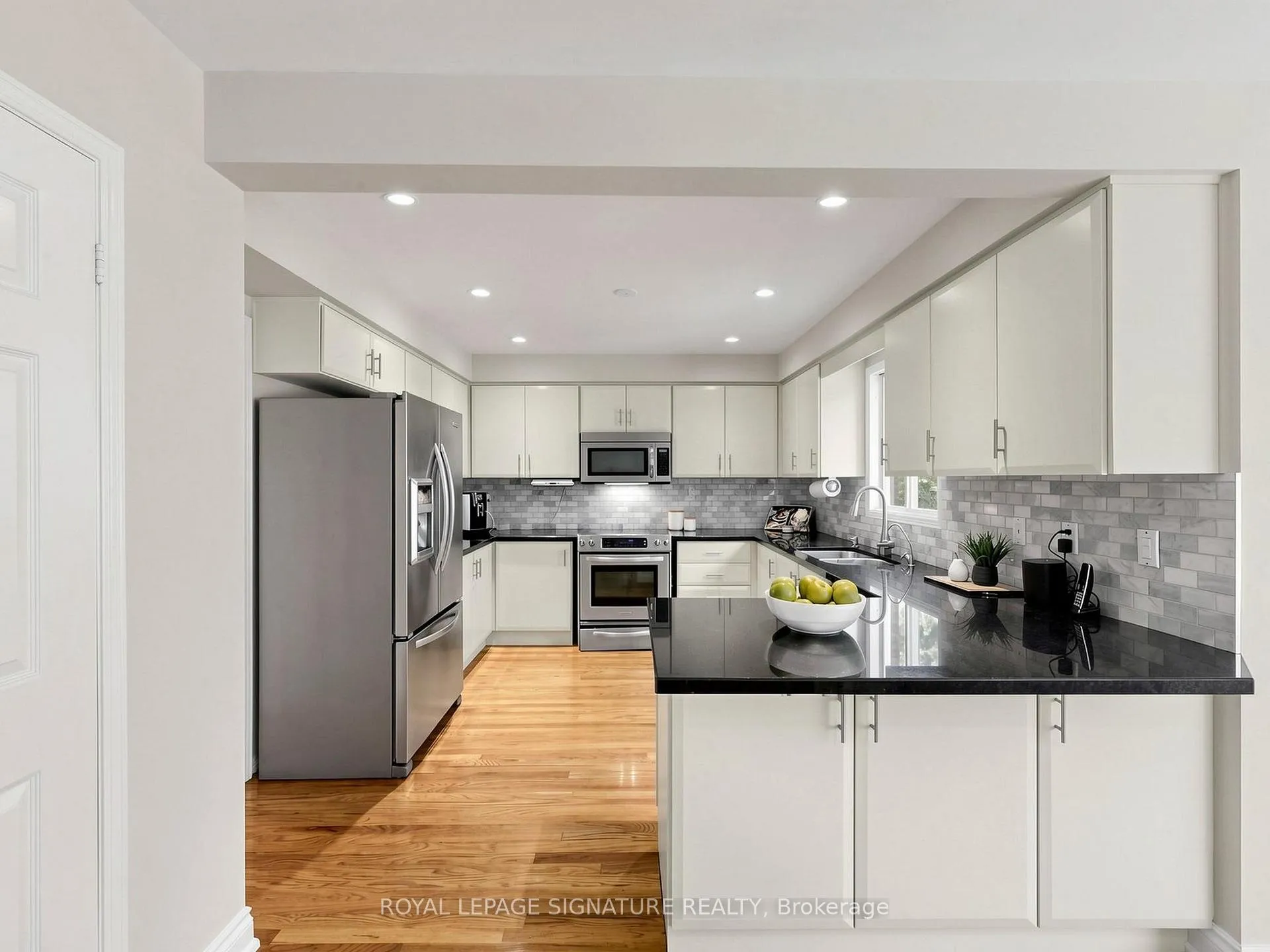 Photo 14 of 41 Prince Edward Boulevard, Markham, Thornlea — HOMEH