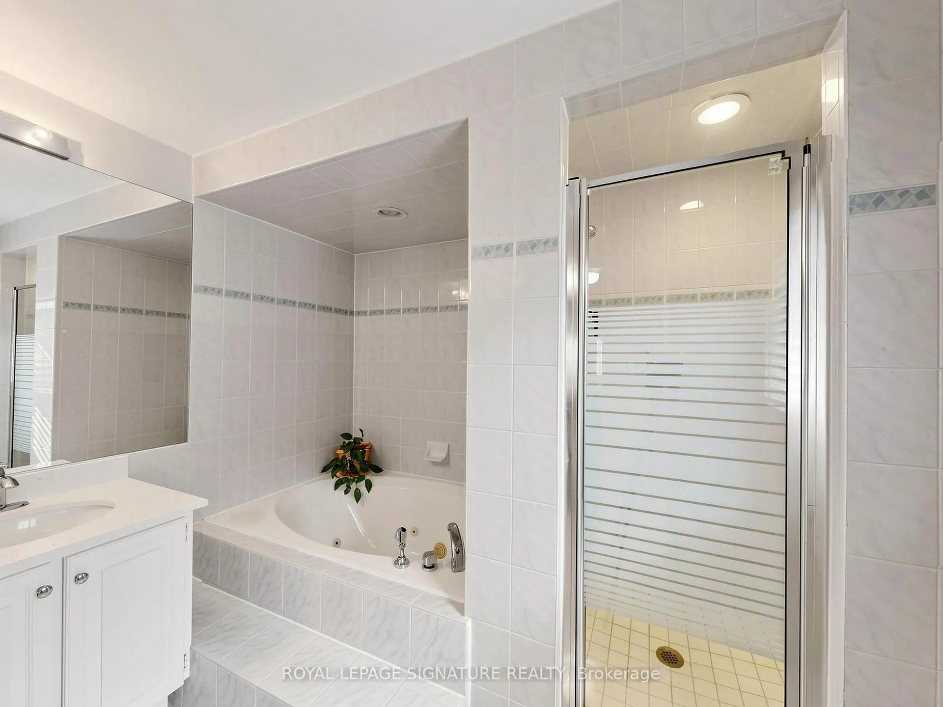 Photo 32 of 41 Prince Edward Boulevard, Markham, Thornlea — HOMEH
