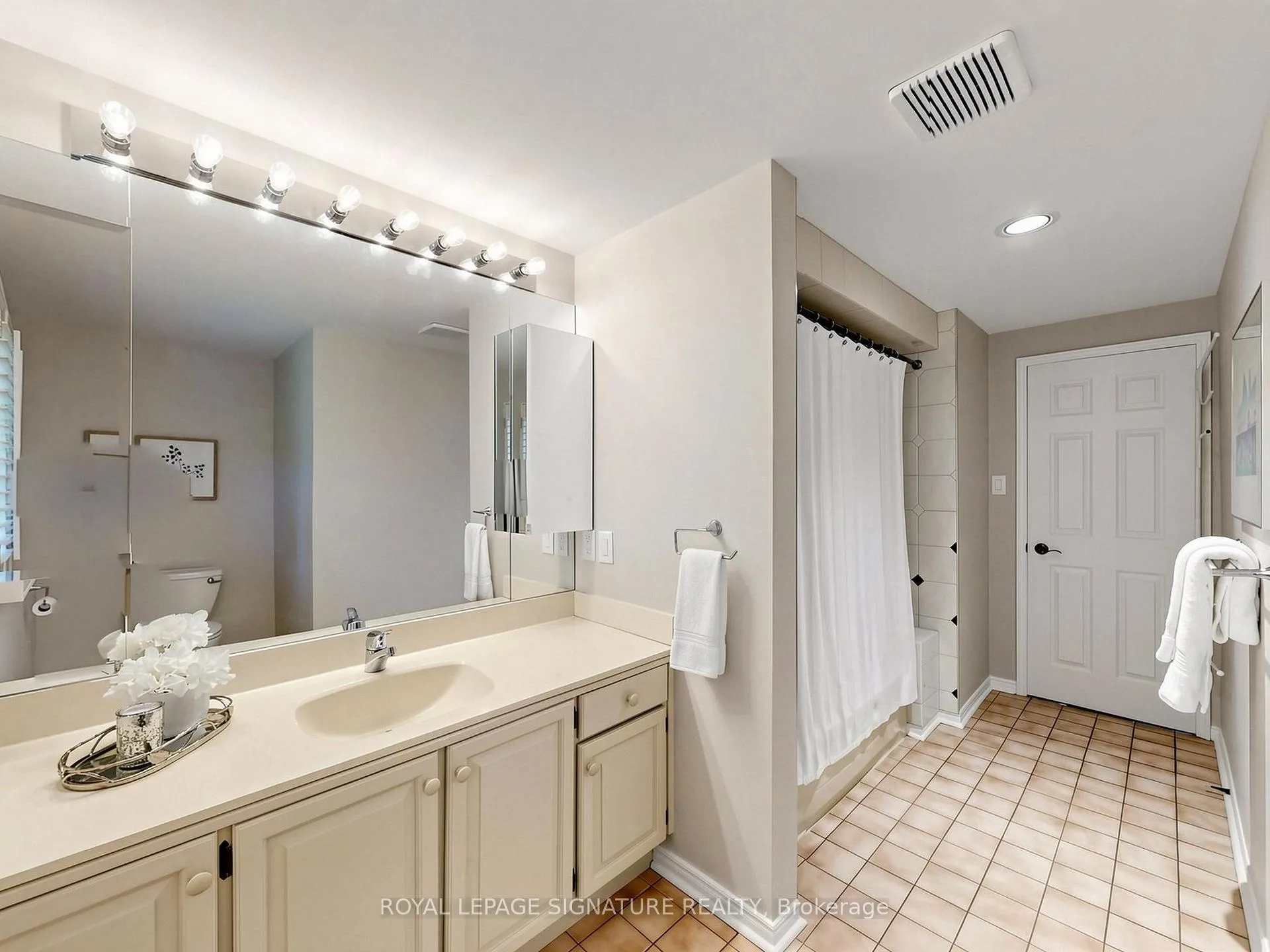 Photo 38 of 41 Prince Edward Boulevard, Markham, Thornlea — HOMEH