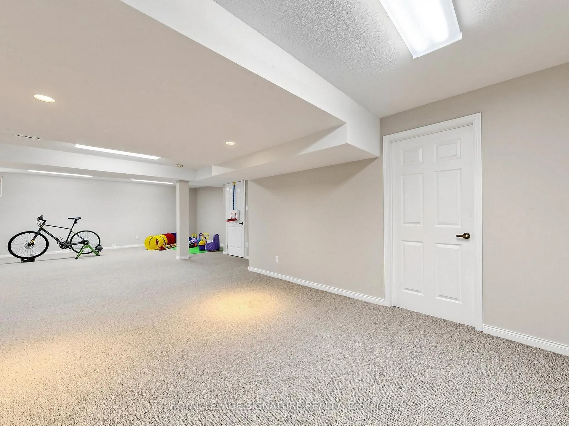 Photo 39 of 41 Prince Edward Boulevard, Markham, Thornlea — HOMEH