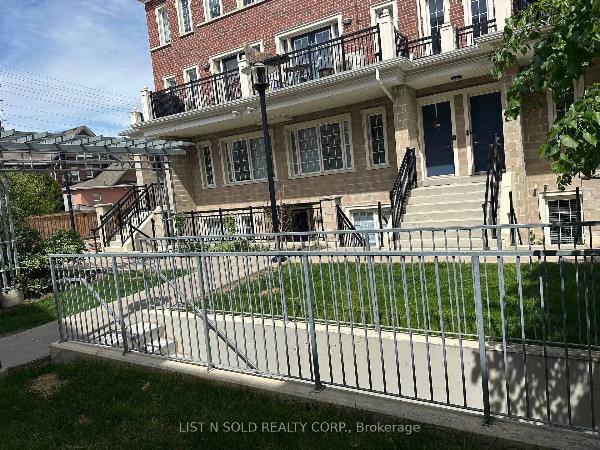 Photo 2 of Unit A15, 26 Bruce Street, Vaughan, East Woodbridge — HOMEH