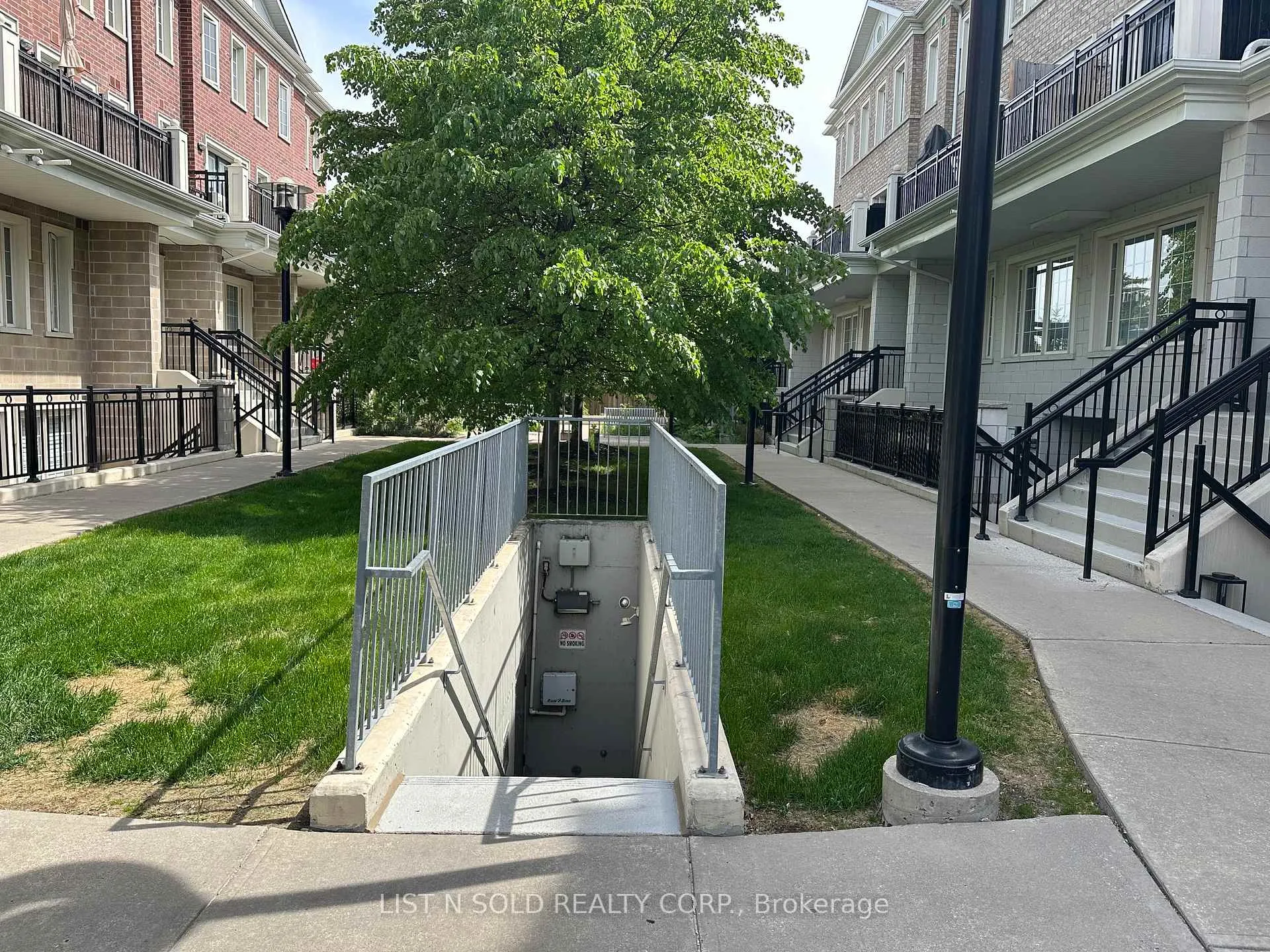 Photo 3 of Unit A15, 26 Bruce Street, Vaughan, East Woodbridge — HOMEH