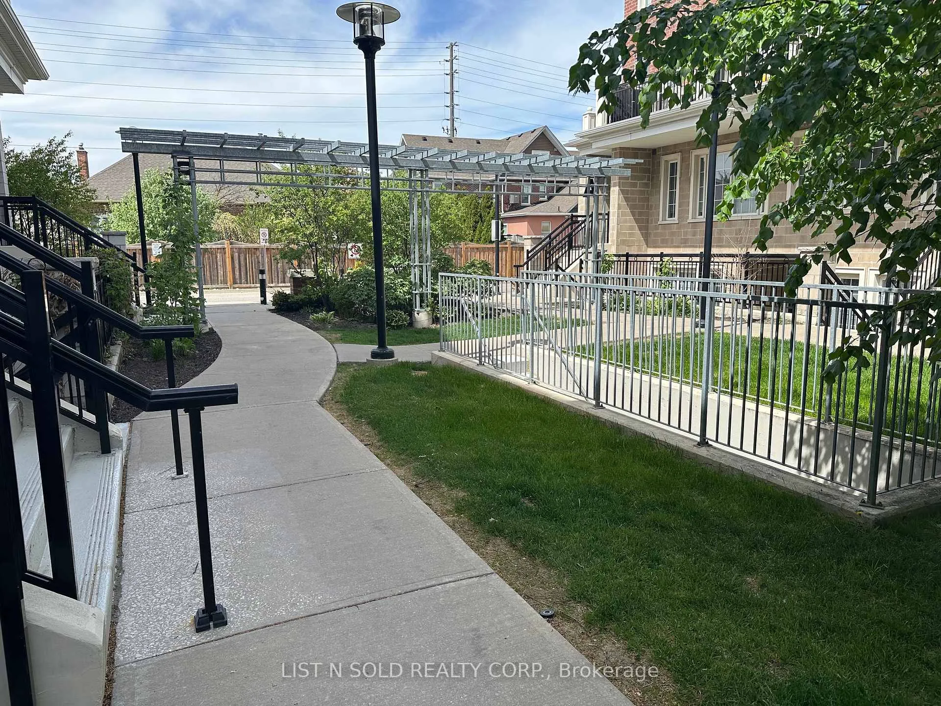 Photo 5 of Unit A15, 26 Bruce Street, Vaughan, East Woodbridge — HOMEH
