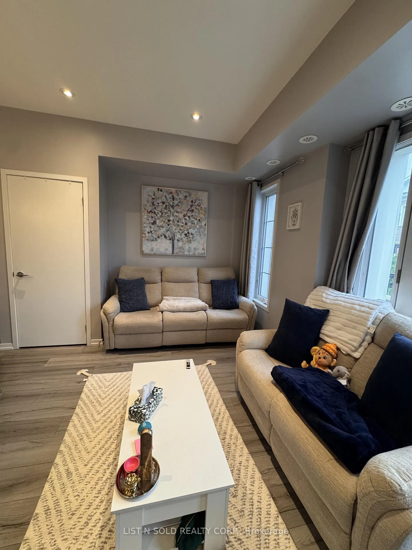 Photo 8 of Unit A15, 26 Bruce Street, Vaughan, East Woodbridge — HOMEH