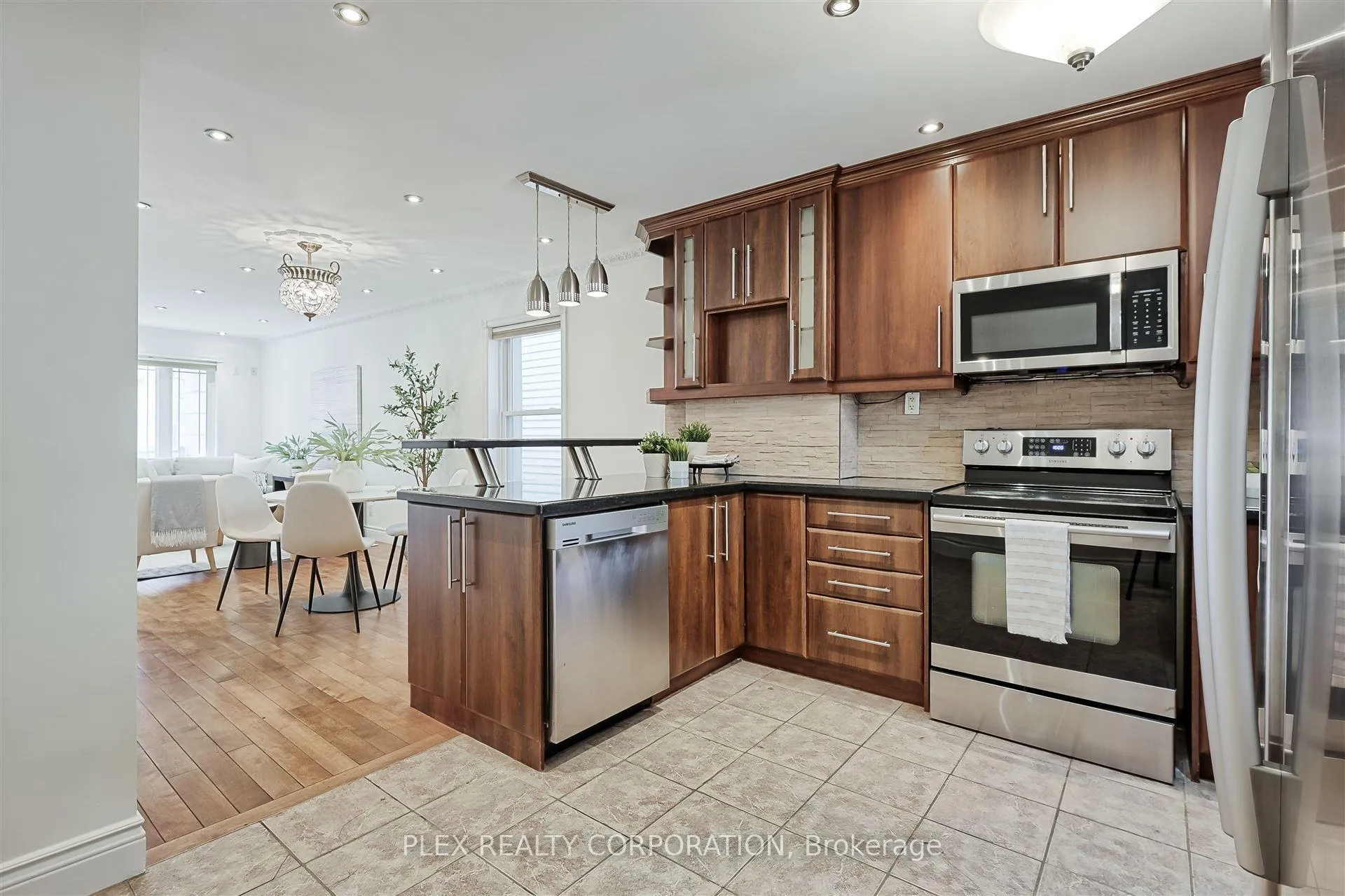 Photo 13 of 192 Coxwell Avenue, Toronto, Greenwood-Coxwell — HOMEH