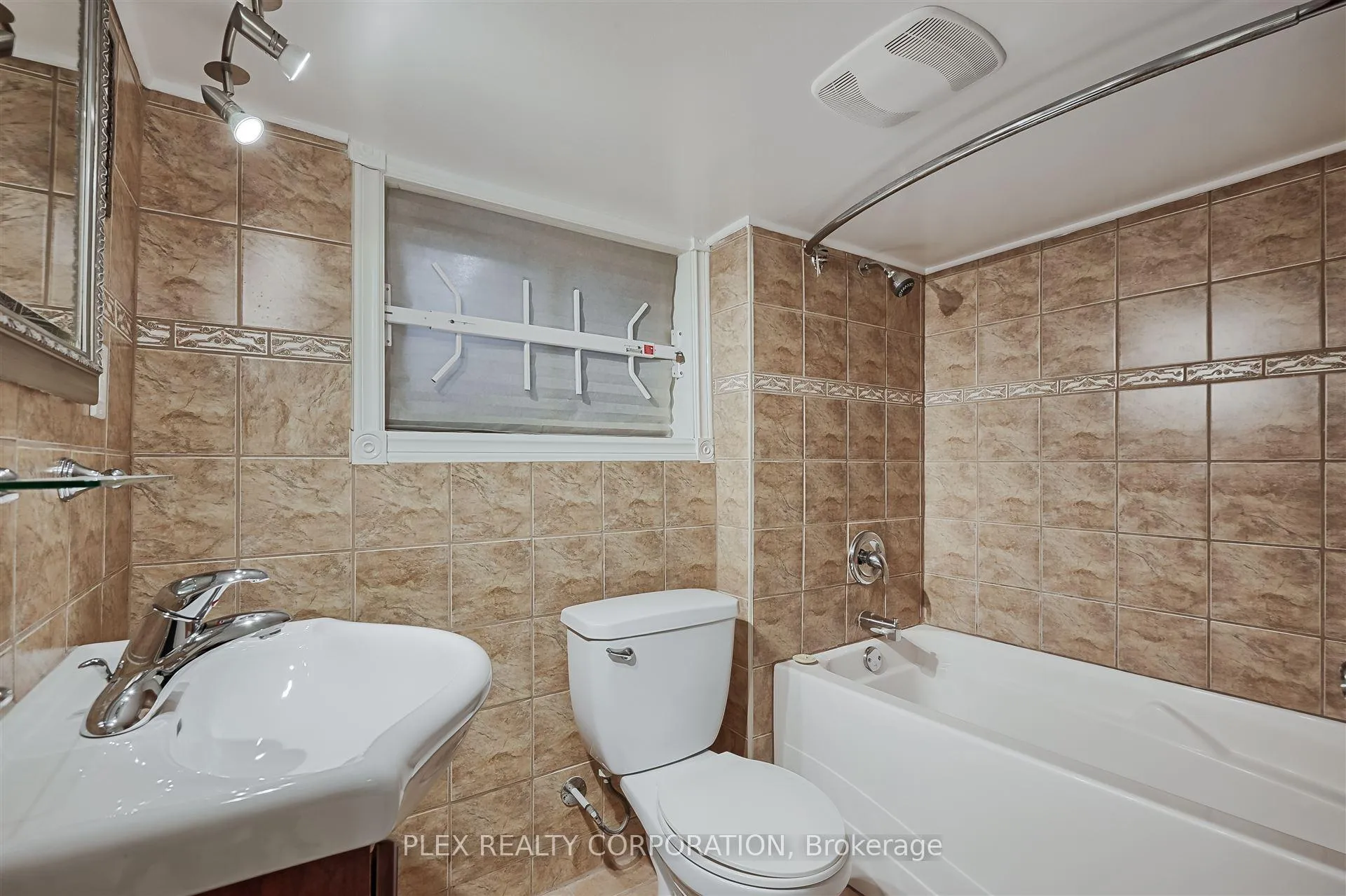 Photo 31 of 192 Coxwell Avenue, Toronto, Greenwood-Coxwell — HOMEH