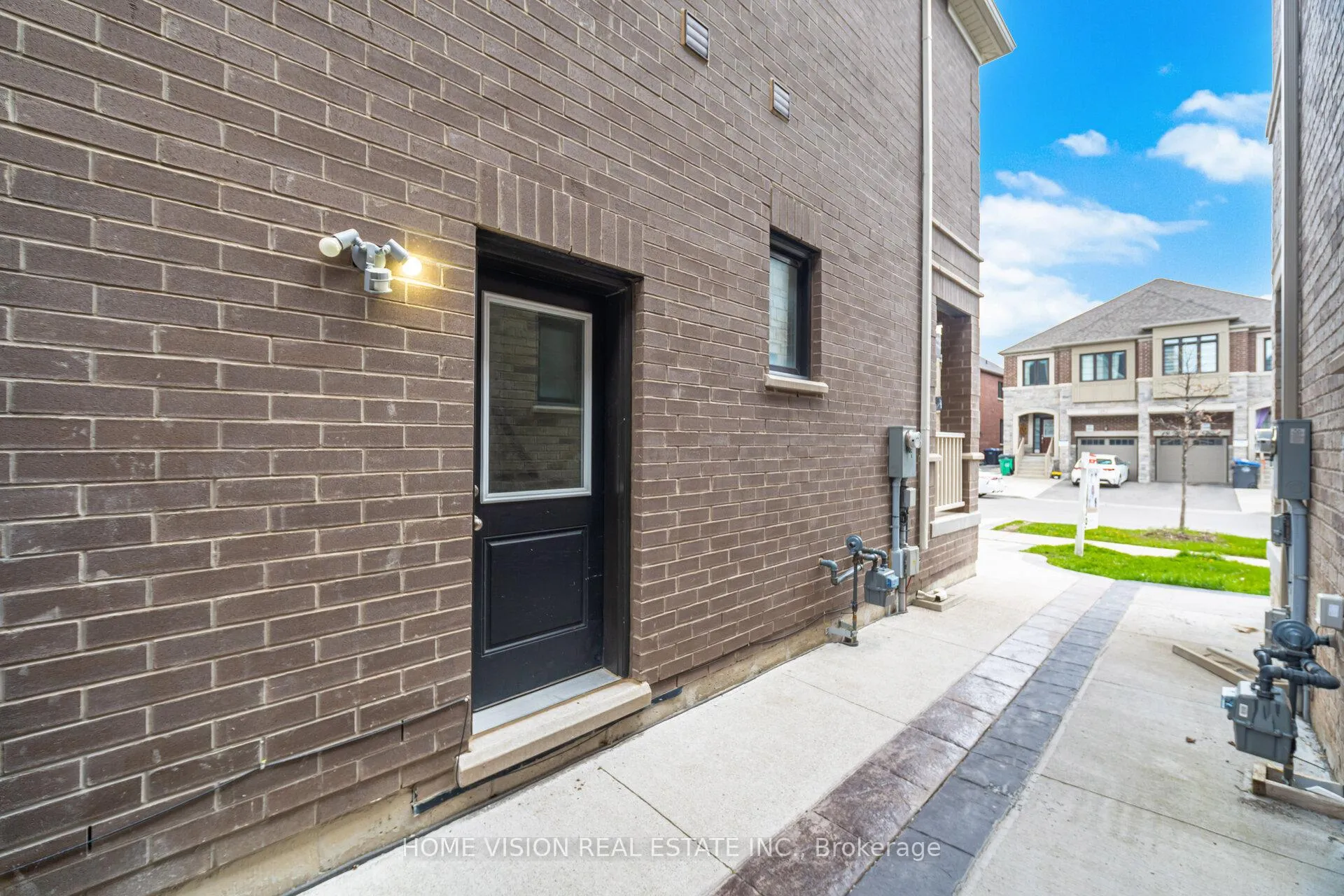 Photo 39 of 20 Hubbell Road, Brampton, Bram West — HOMEH