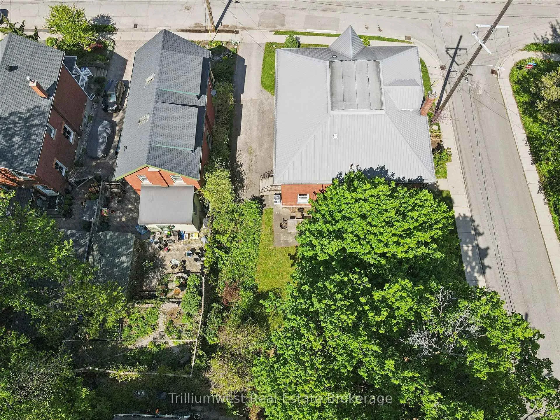 Photo 39 of 88 Dufferin Street, Guelph, Exhibition Park — HOMEH
