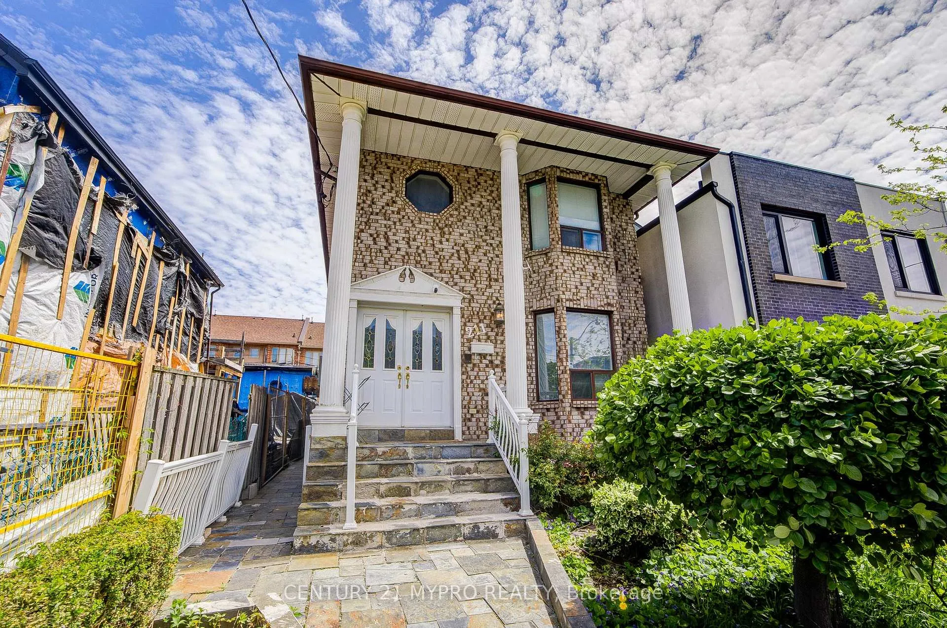 Photo of 211 Bellwoods Avenue