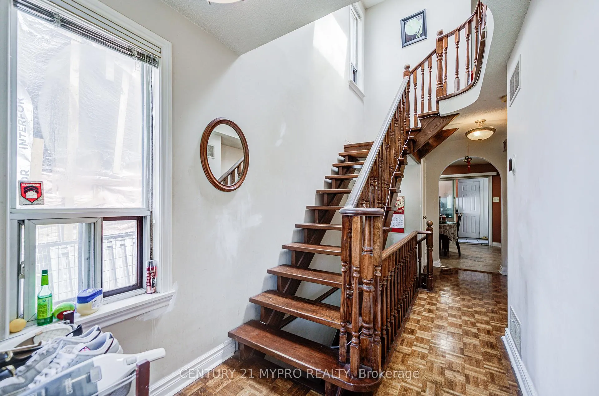 Photo 3 of 211 Bellwoods Avenue, Toronto, Trinity-Bellwoods — HOMEH