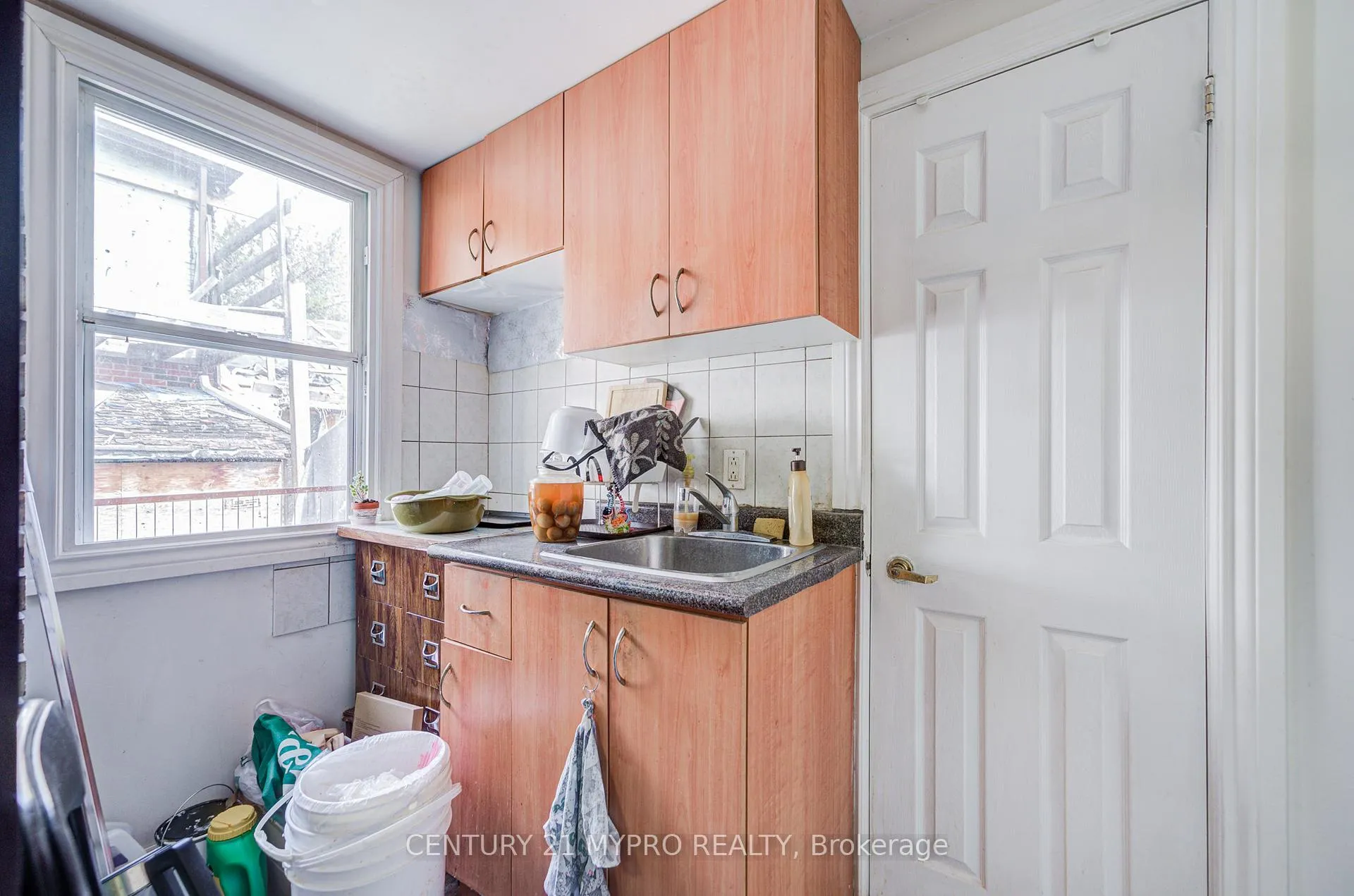 Photo 10 of 211 Bellwoods Avenue, Toronto, Trinity-Bellwoods — HOMEH