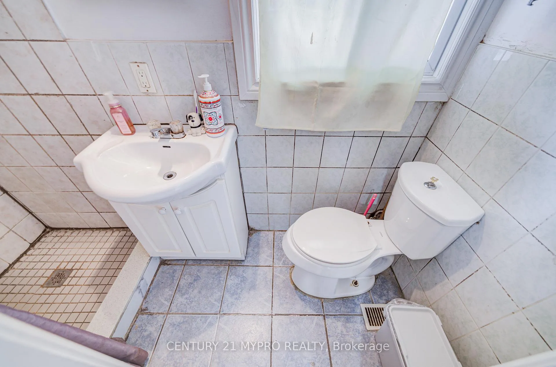 Photo 12 of 211 Bellwoods Avenue, Toronto, Trinity-Bellwoods — HOMEH