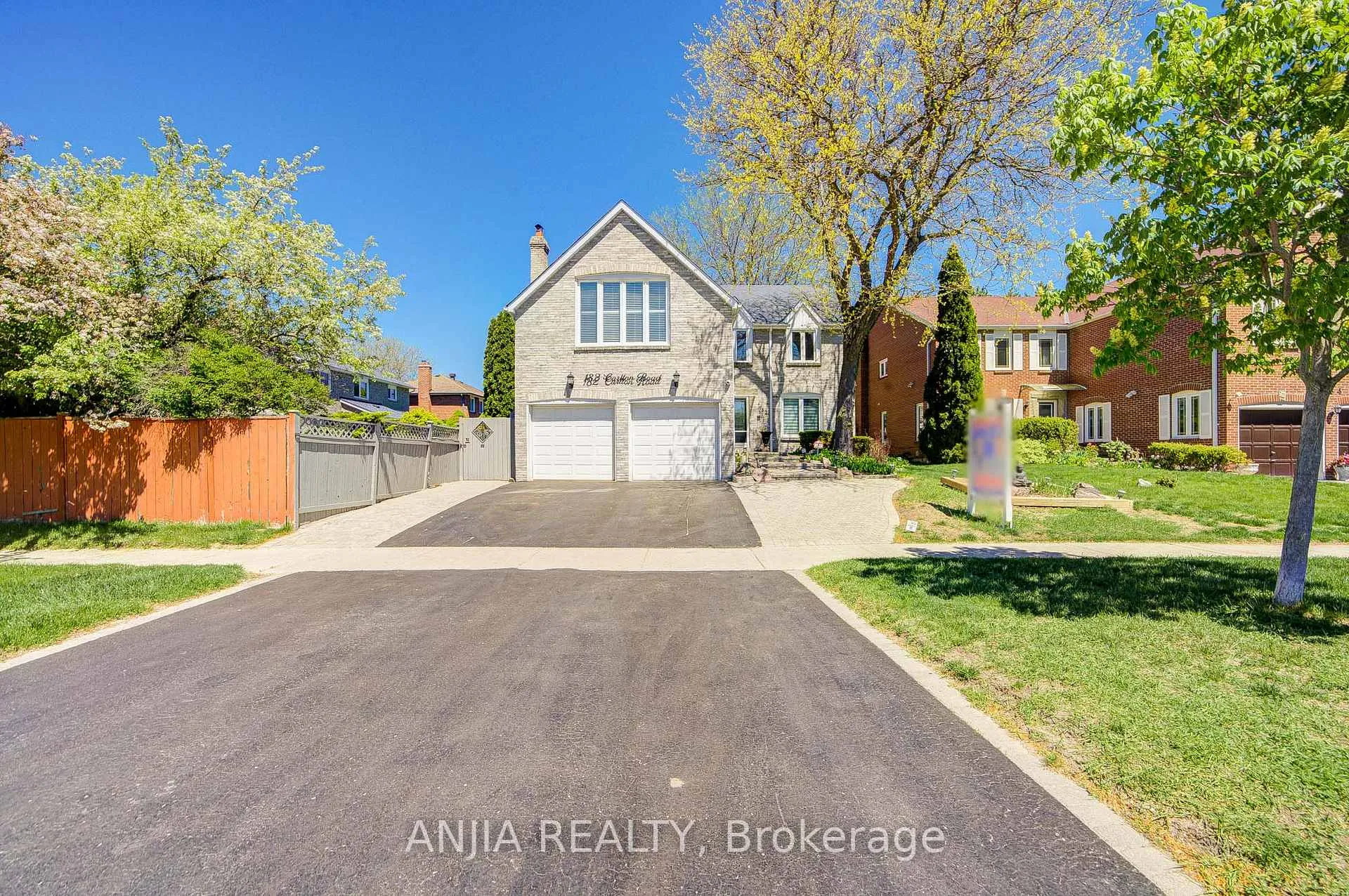 Photo 2 of 182 Carlton Road, Markham, Unionville — HOMEH