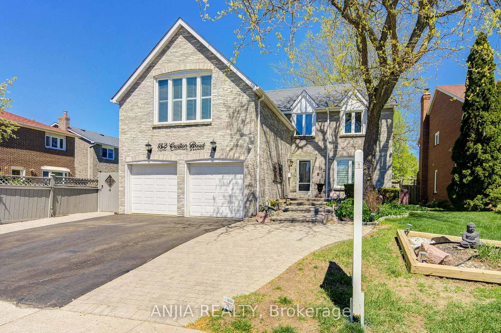 Photo 3 of 182 Carlton Road, Markham, Unionville — HOMEH