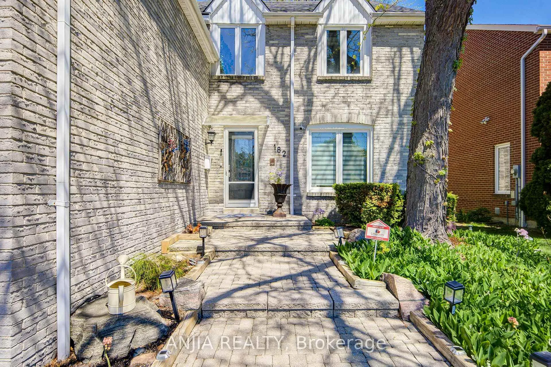Photo 4 of 182 Carlton Road, Markham, Unionville — HOMEH