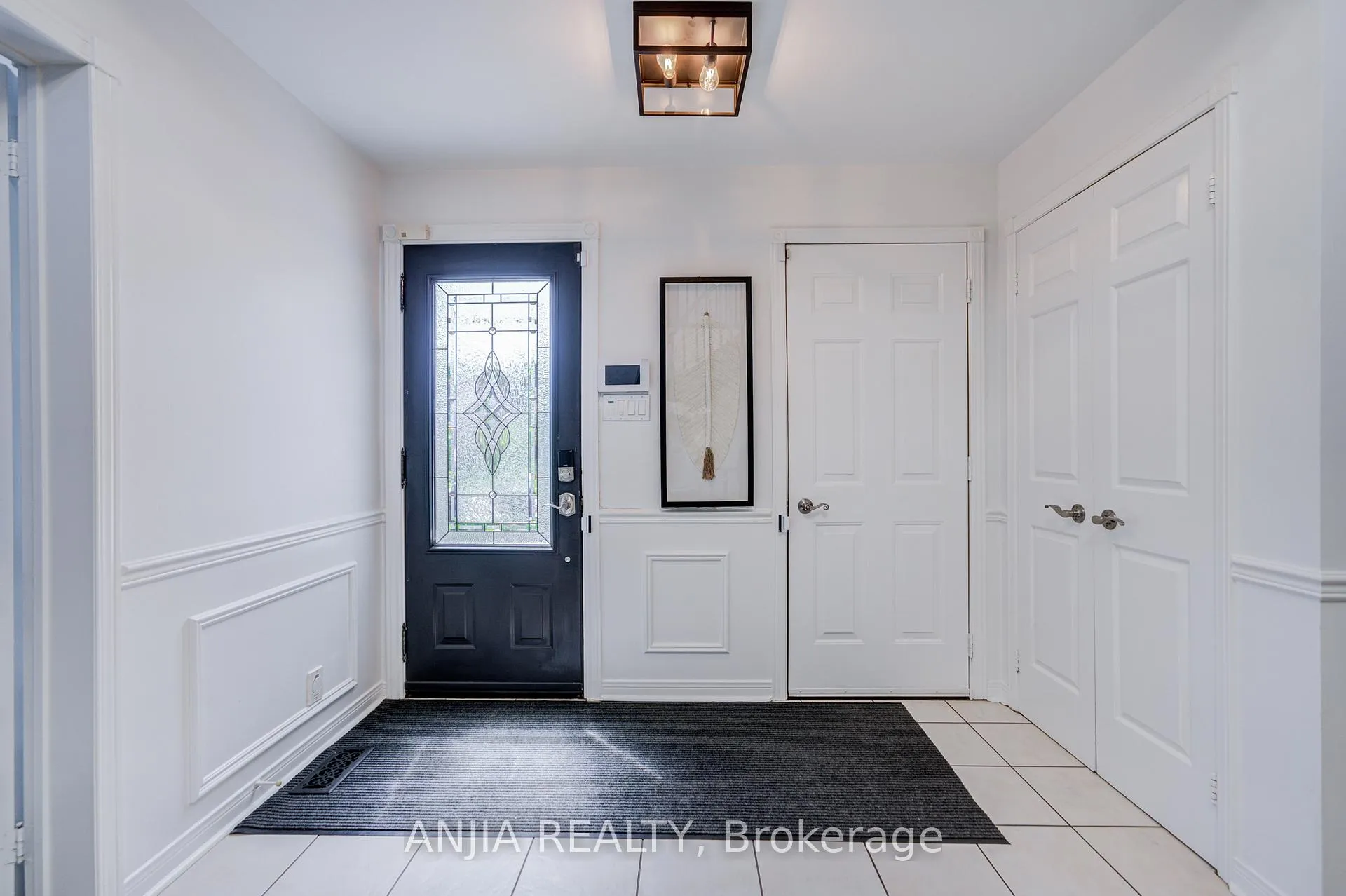 Photo 5 of 182 Carlton Road, Markham, Unionville — HOMEH