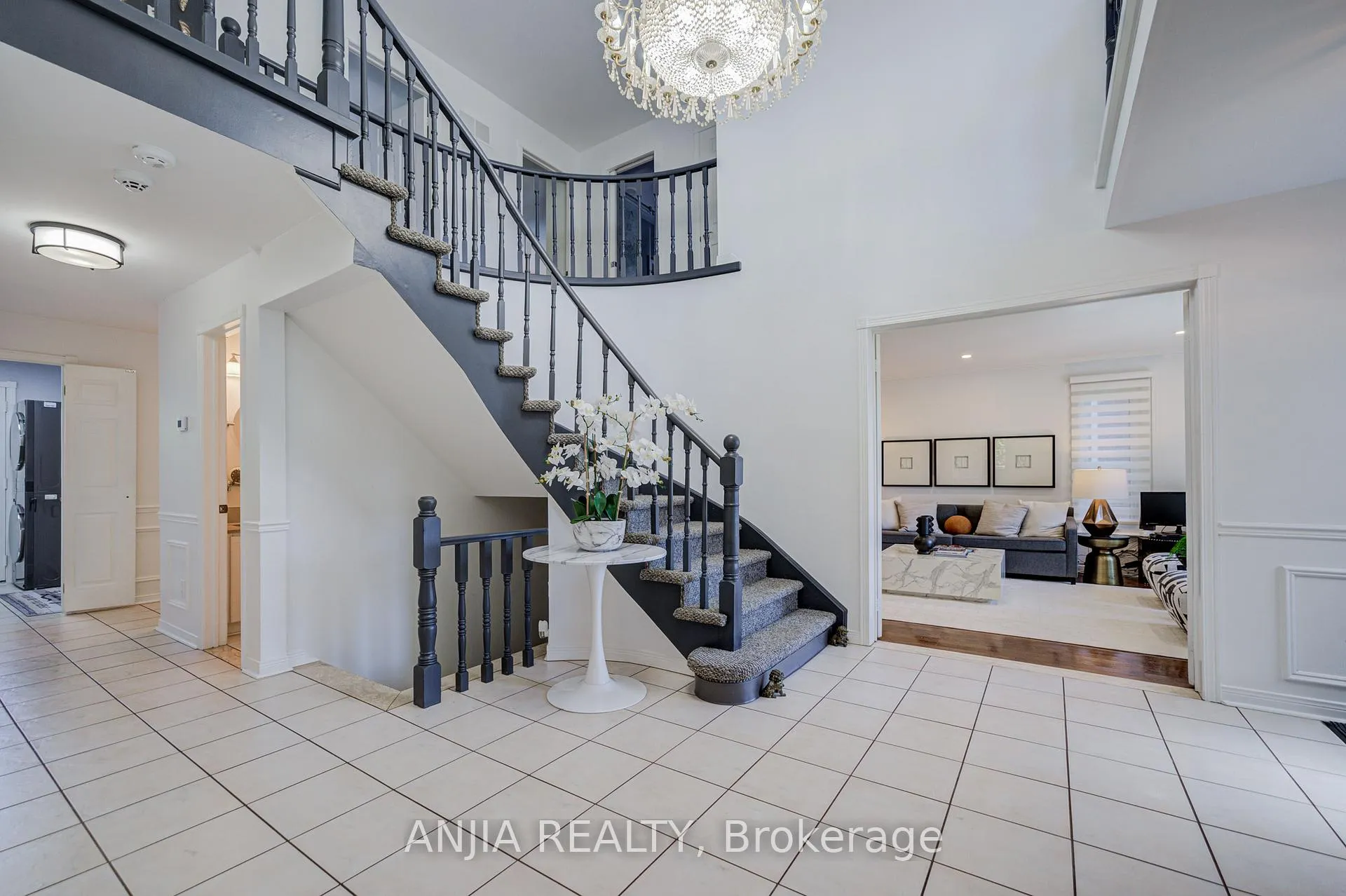 Photo 7 of 182 Carlton Road, Markham, Unionville — HOMEH