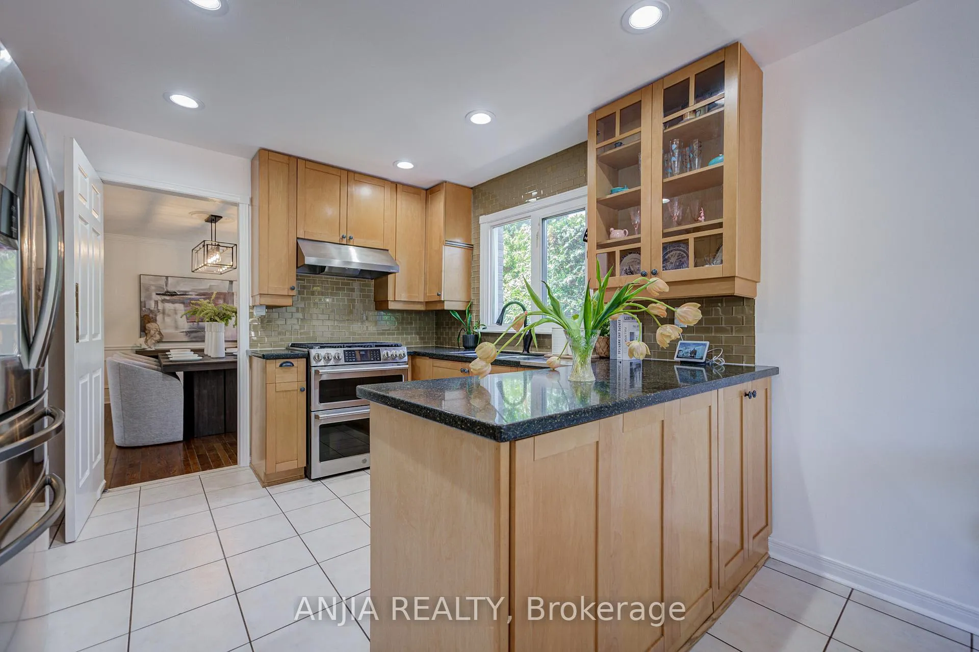 Photo 21 of 182 Carlton Road, Markham, Unionville — HOMEH
