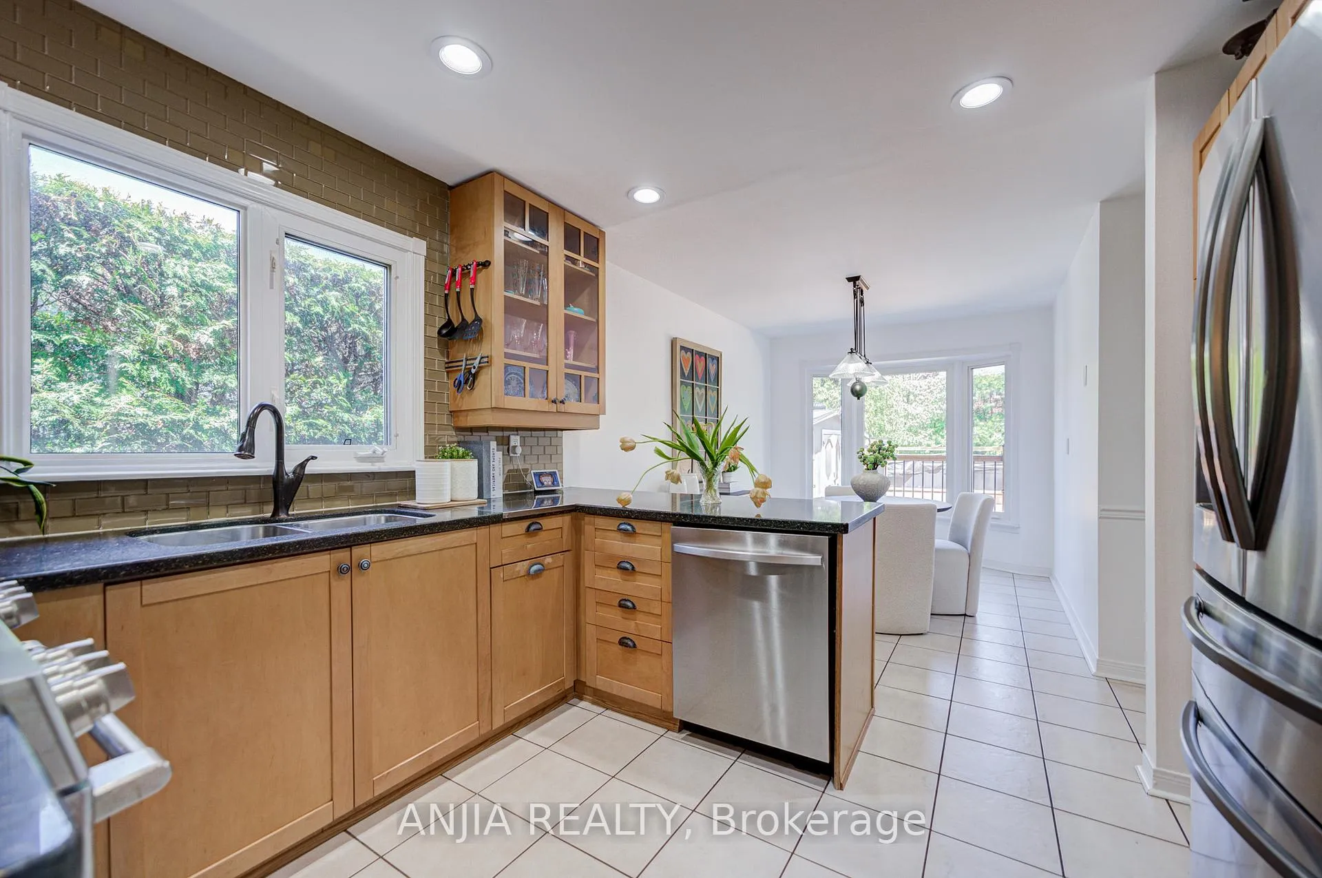 Photo 23 of 182 Carlton Road, Markham, Unionville — HOMEH
