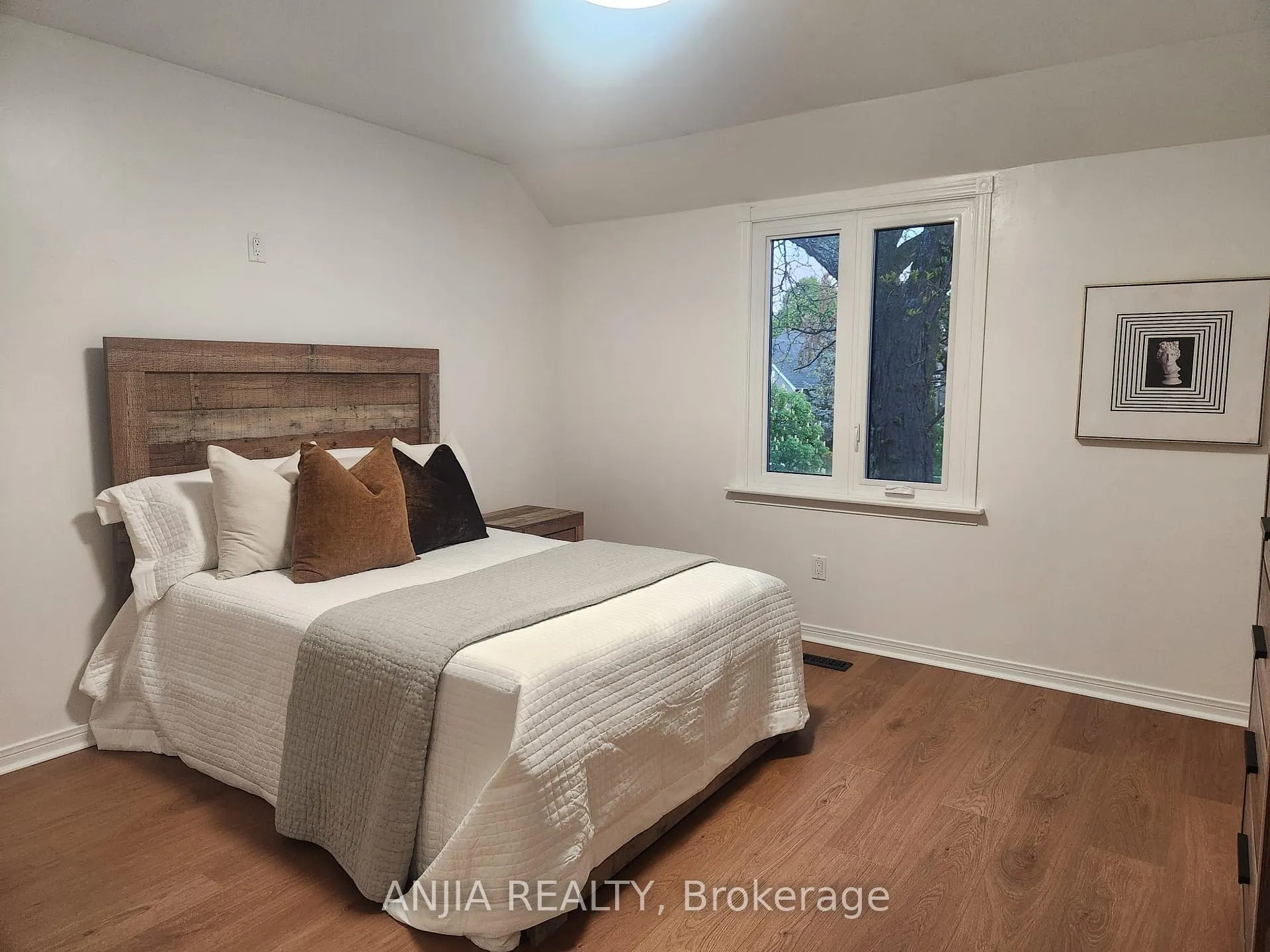 Photo 32 of 182 Carlton Road, Markham, Unionville — HOMEH