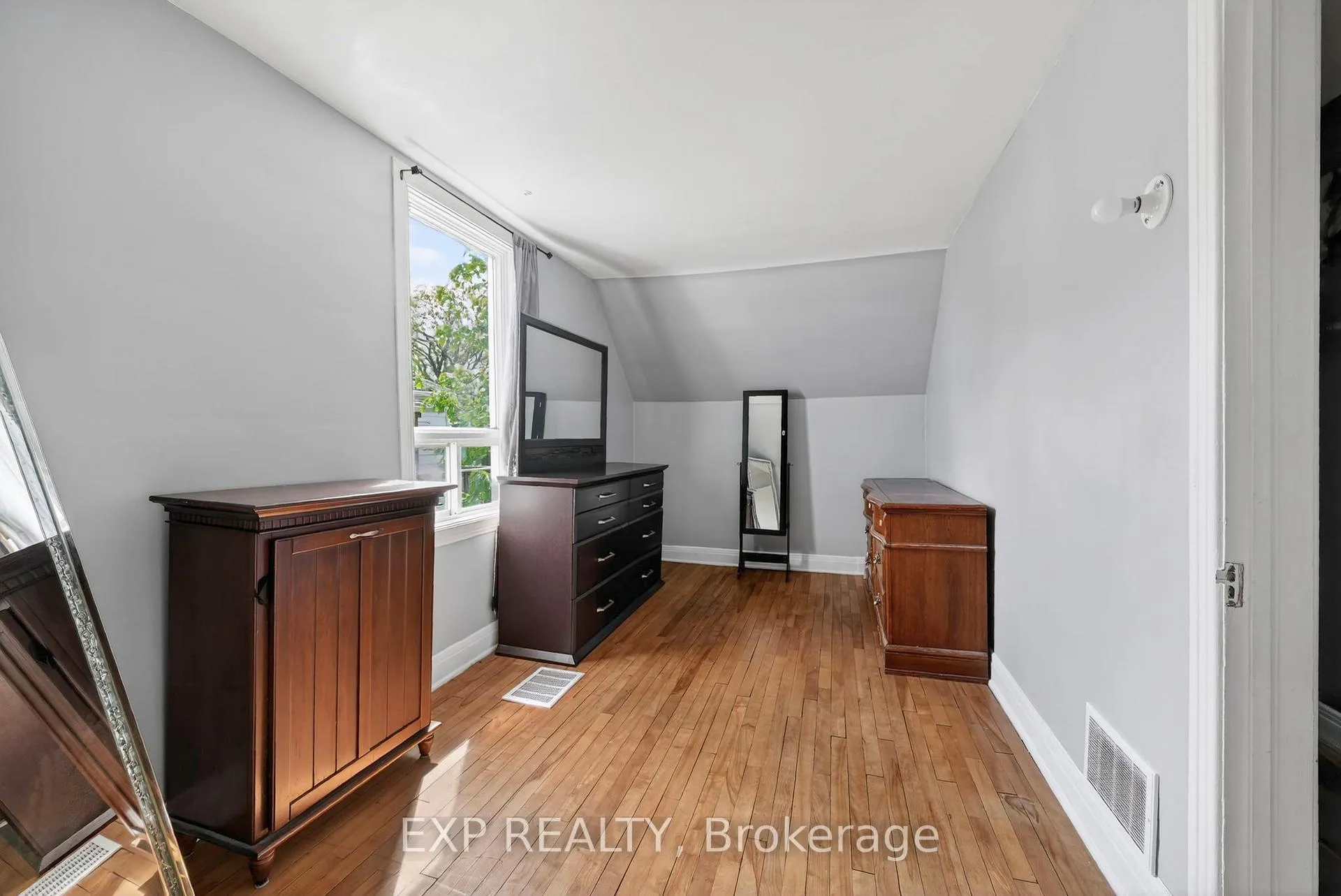 Photo 25 of 1301 Second Street E, Cornwall — HOMEH