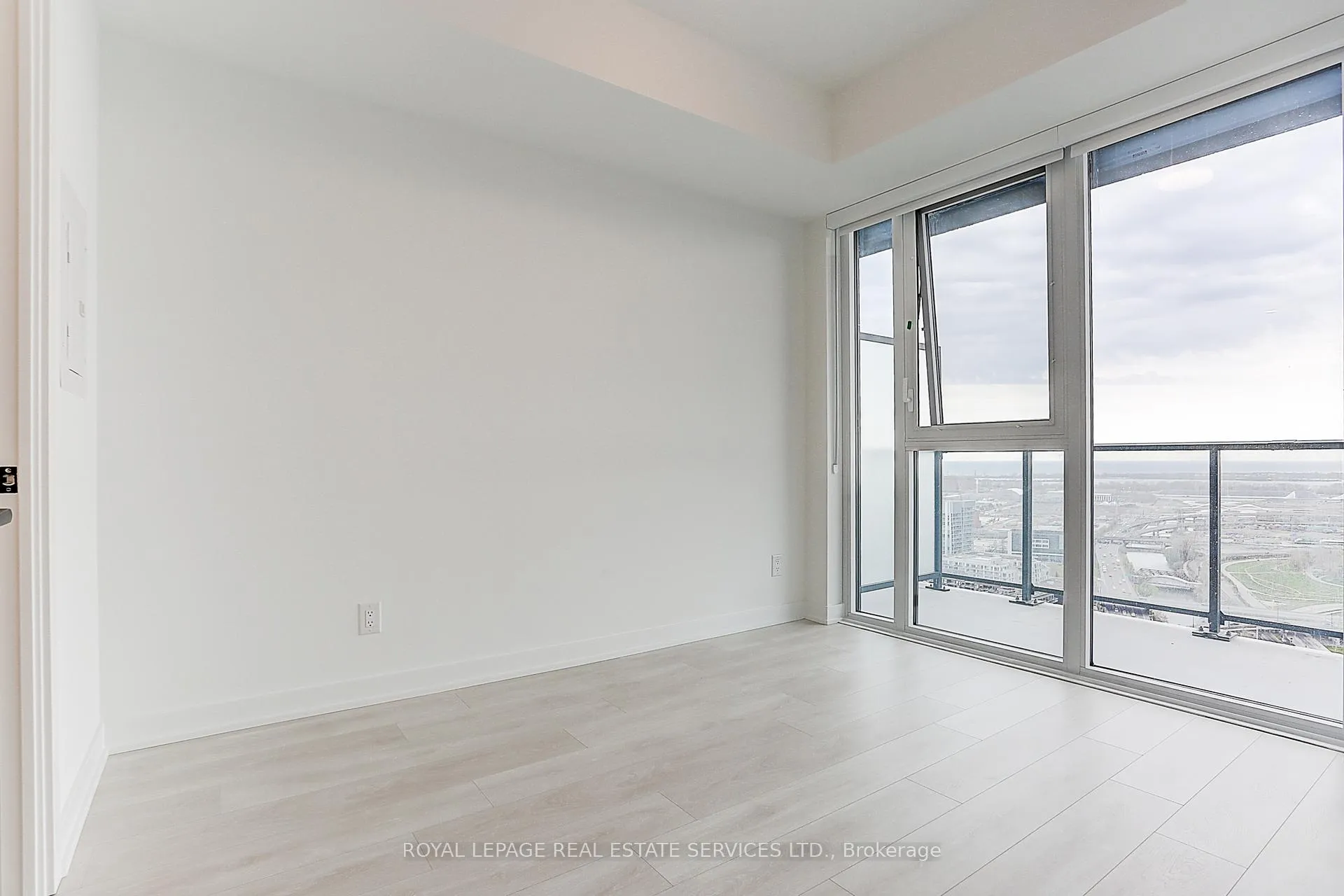 Photo 34 of Unit 3304, 5 Defries Street, Toronto, Regent Park — HOMEH
