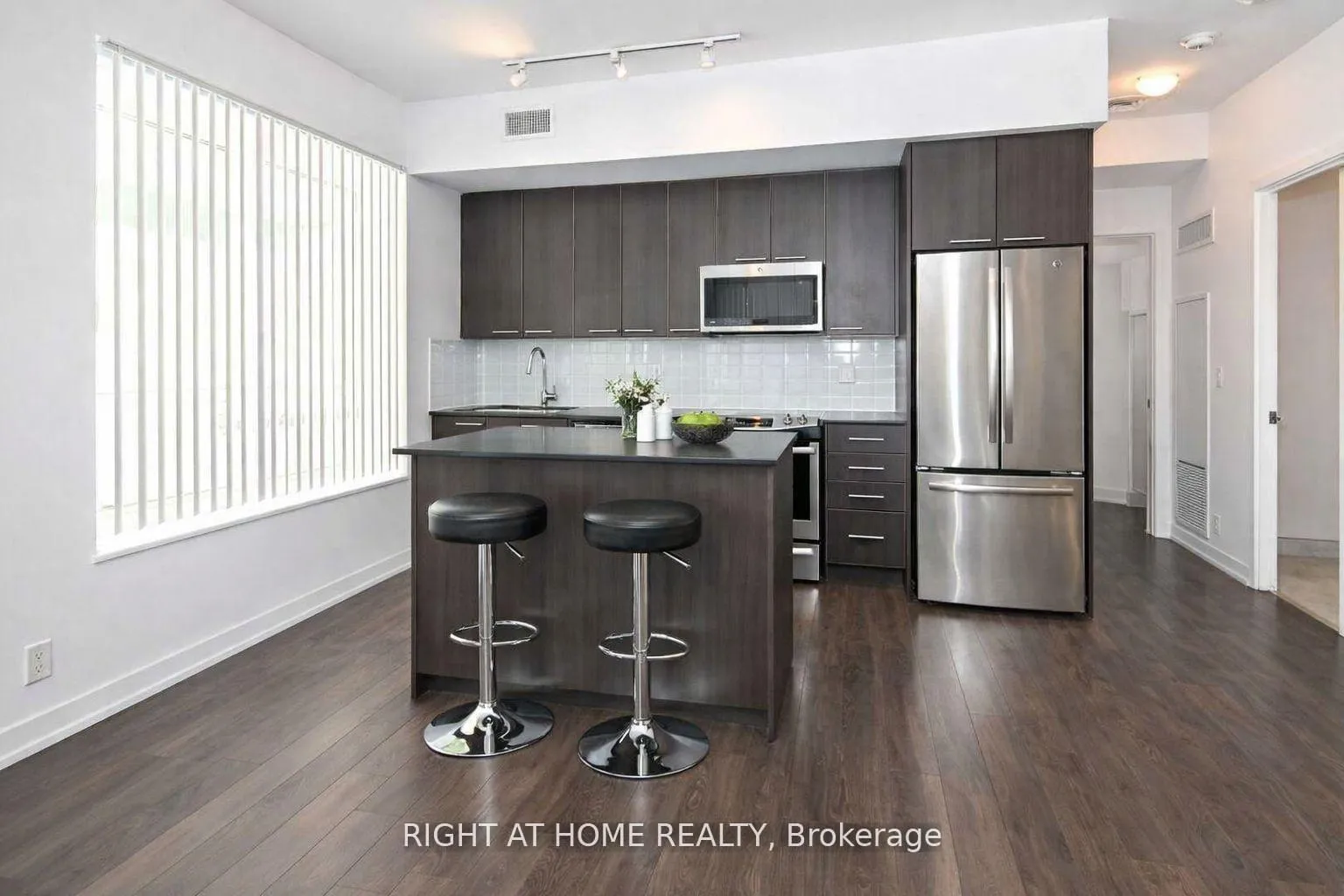 Photo 4 of Unit 314, 10 Park Lawn Road, Etobicoke, Mimico — HOMEH