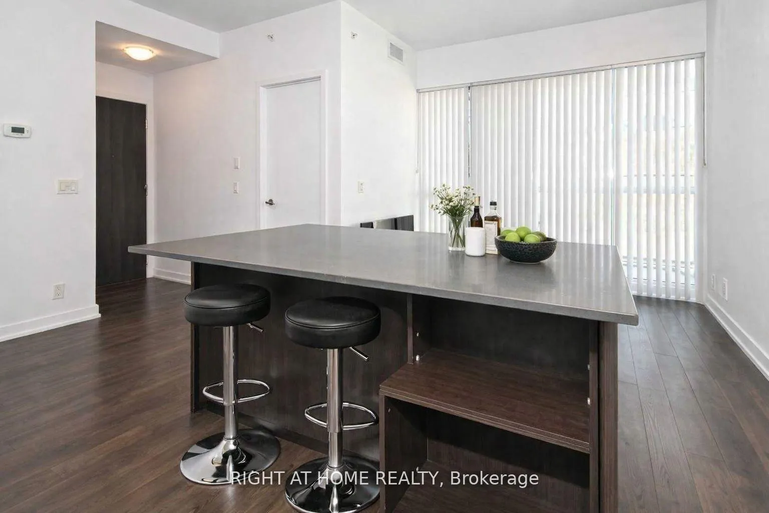 Photo 5 of Unit 314, 10 Park Lawn Road, Etobicoke, Mimico — HOMEH