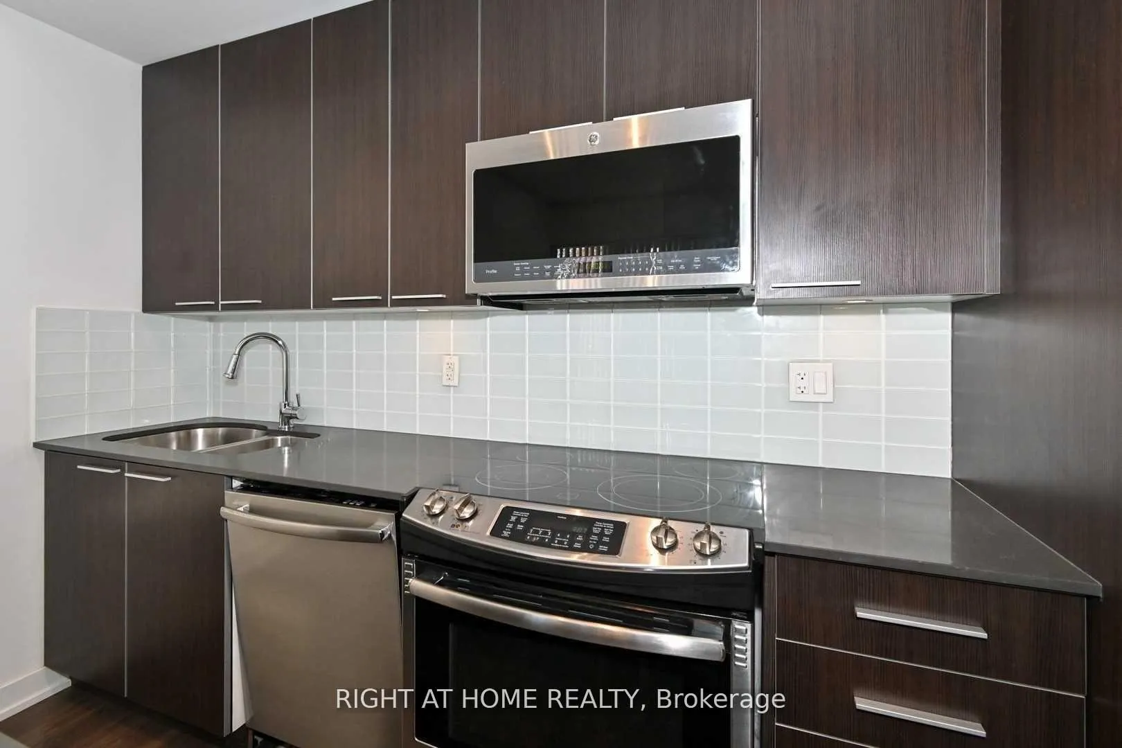 Photo 6 of Unit 314, 10 Park Lawn Road, Etobicoke, Mimico — HOMEH