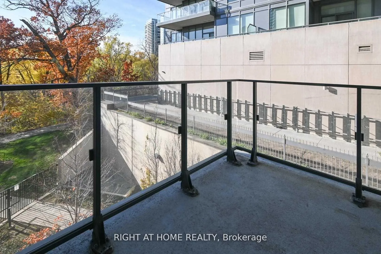 Photo 13 of Unit 314, 10 Park Lawn Road, Etobicoke, Mimico — HOMEH