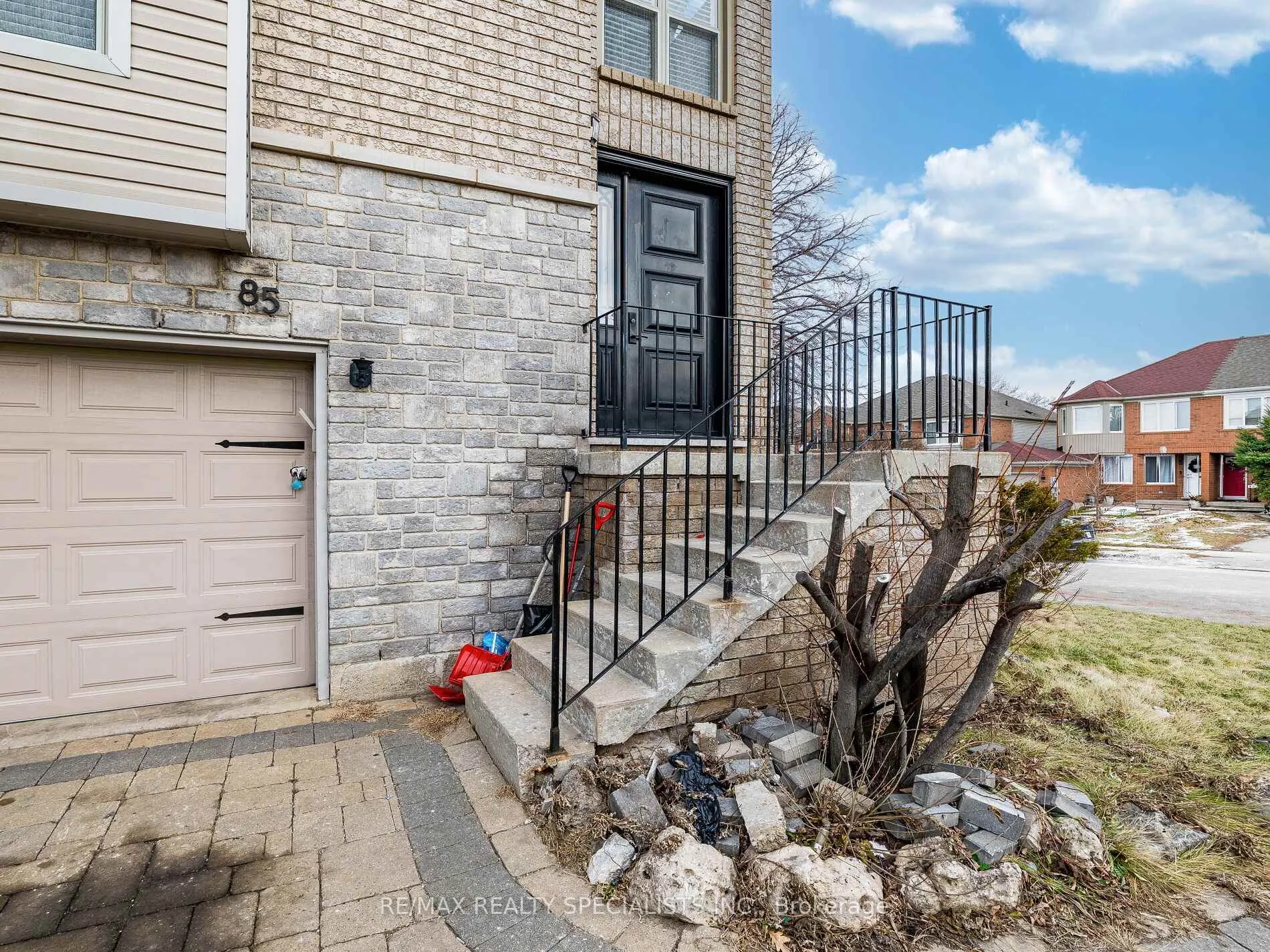Photo 4 of 85 Forestgrove Circle, Brampton, Heart Lake East — HOMEH