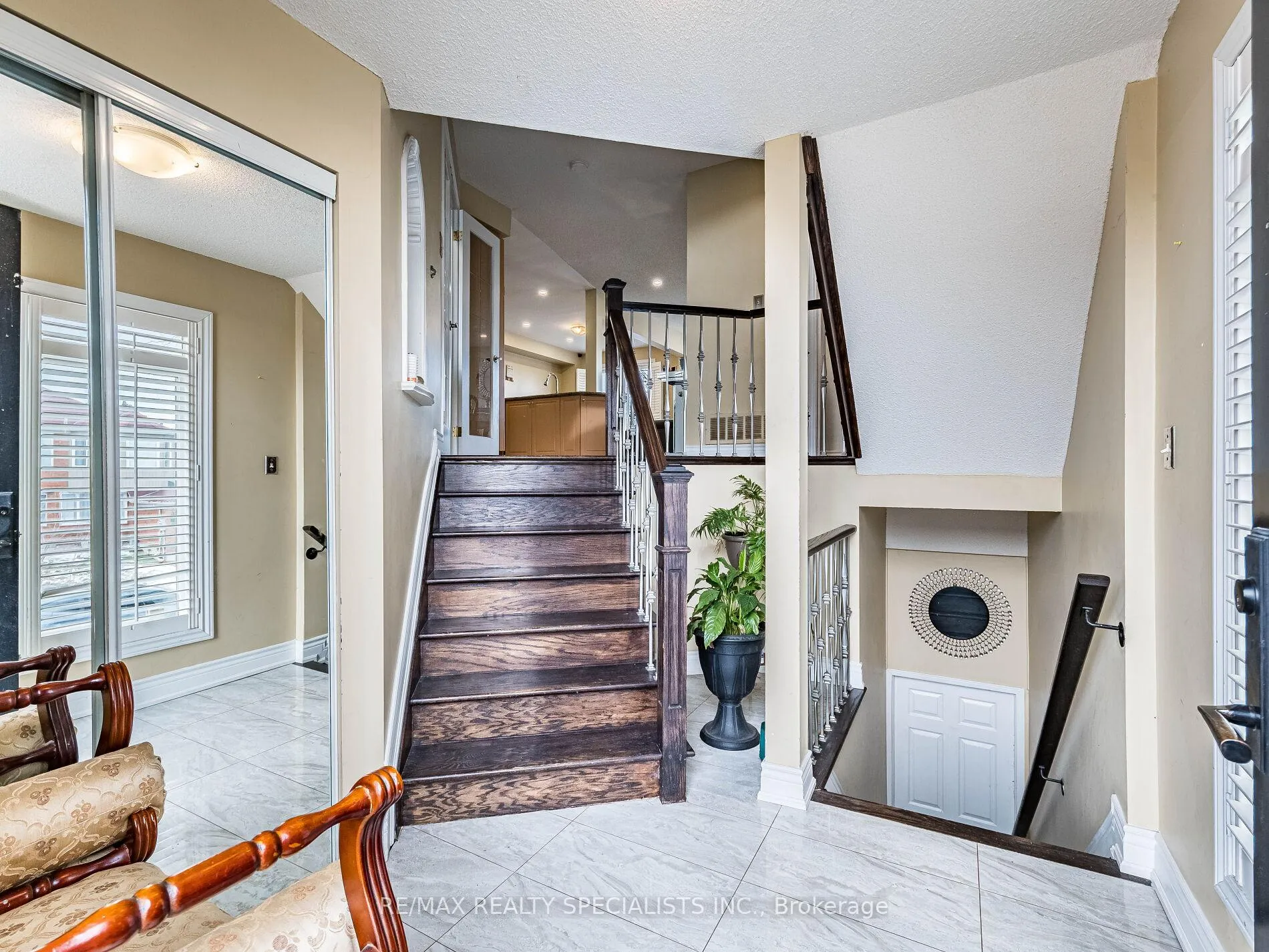 Photo 5 of 85 Forestgrove Circle, Brampton, Heart Lake East — HOMEH