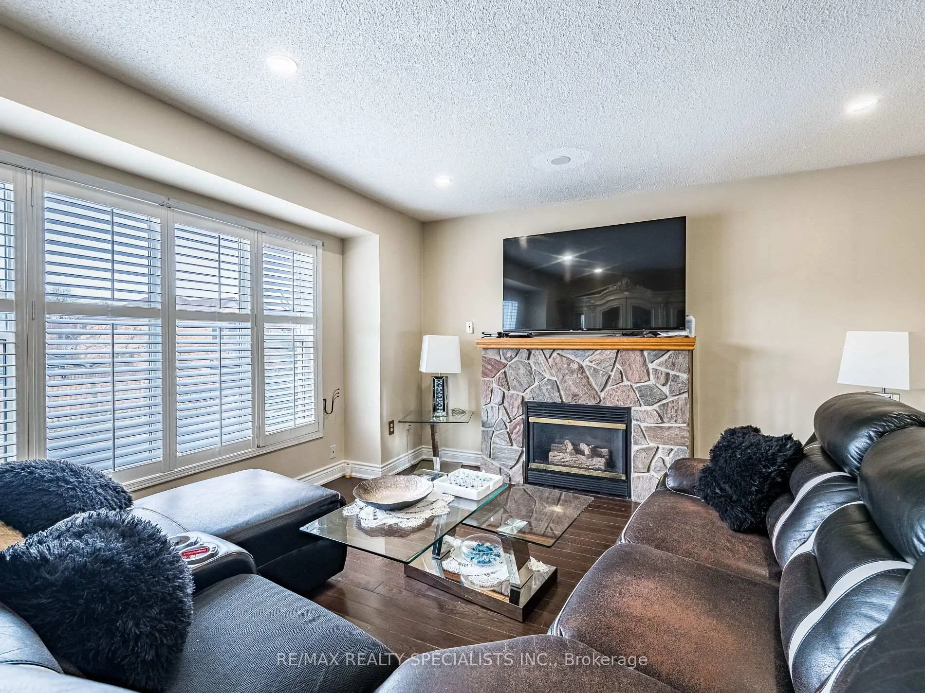 Photo 7 of 85 Forestgrove Circle, Brampton, Heart Lake East — HOMEH