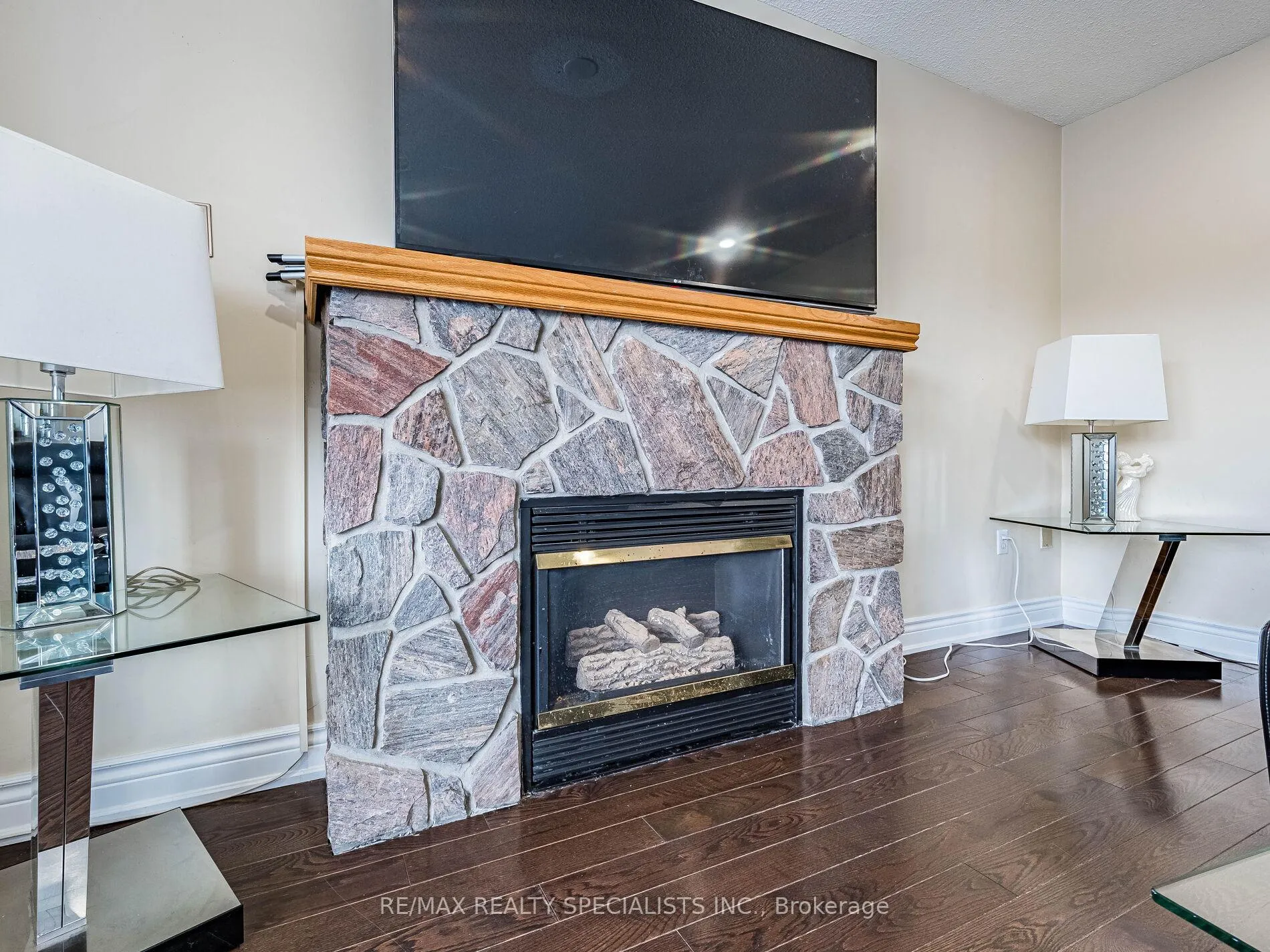Photo 10 of 85 Forestgrove Circle, Brampton, Heart Lake East — HOMEH