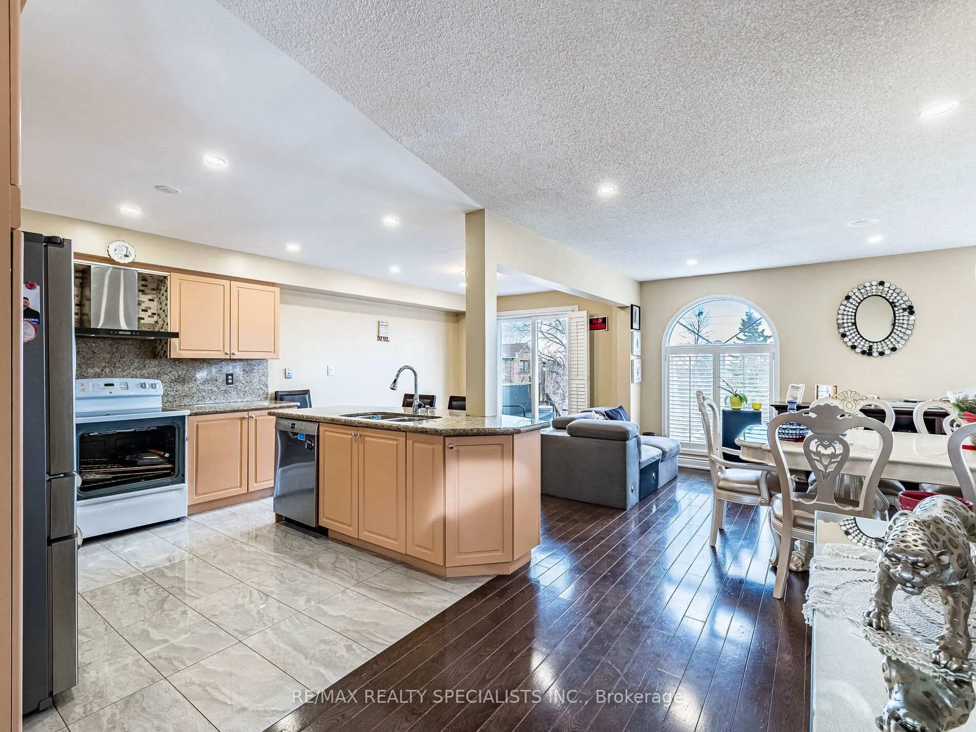 Photo 13 of 85 Forestgrove Circle, Brampton, Heart Lake East — HOMEH
