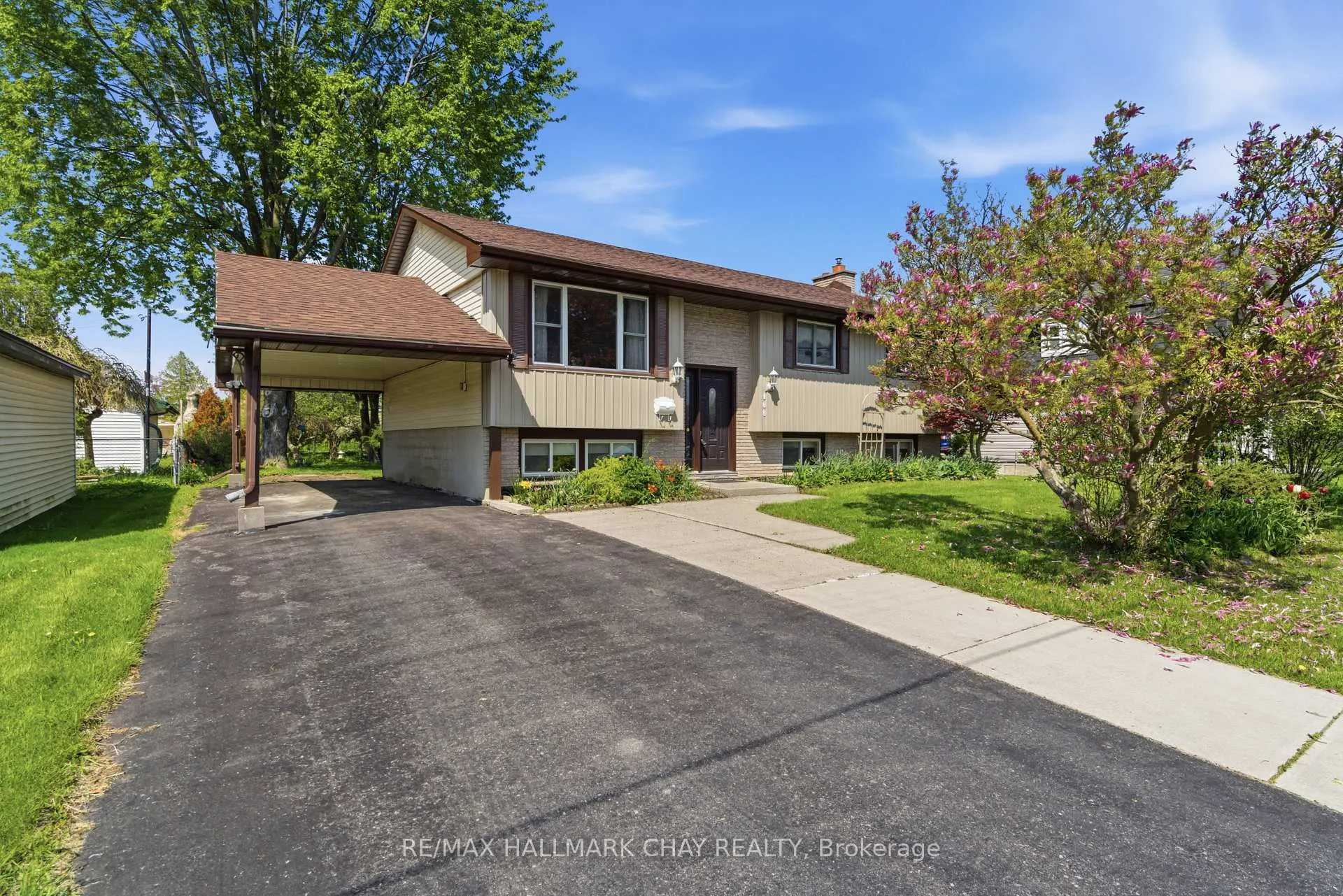 Photo 2 of 108 University Avenue, Belleville, Belleville Ward — HOMEH