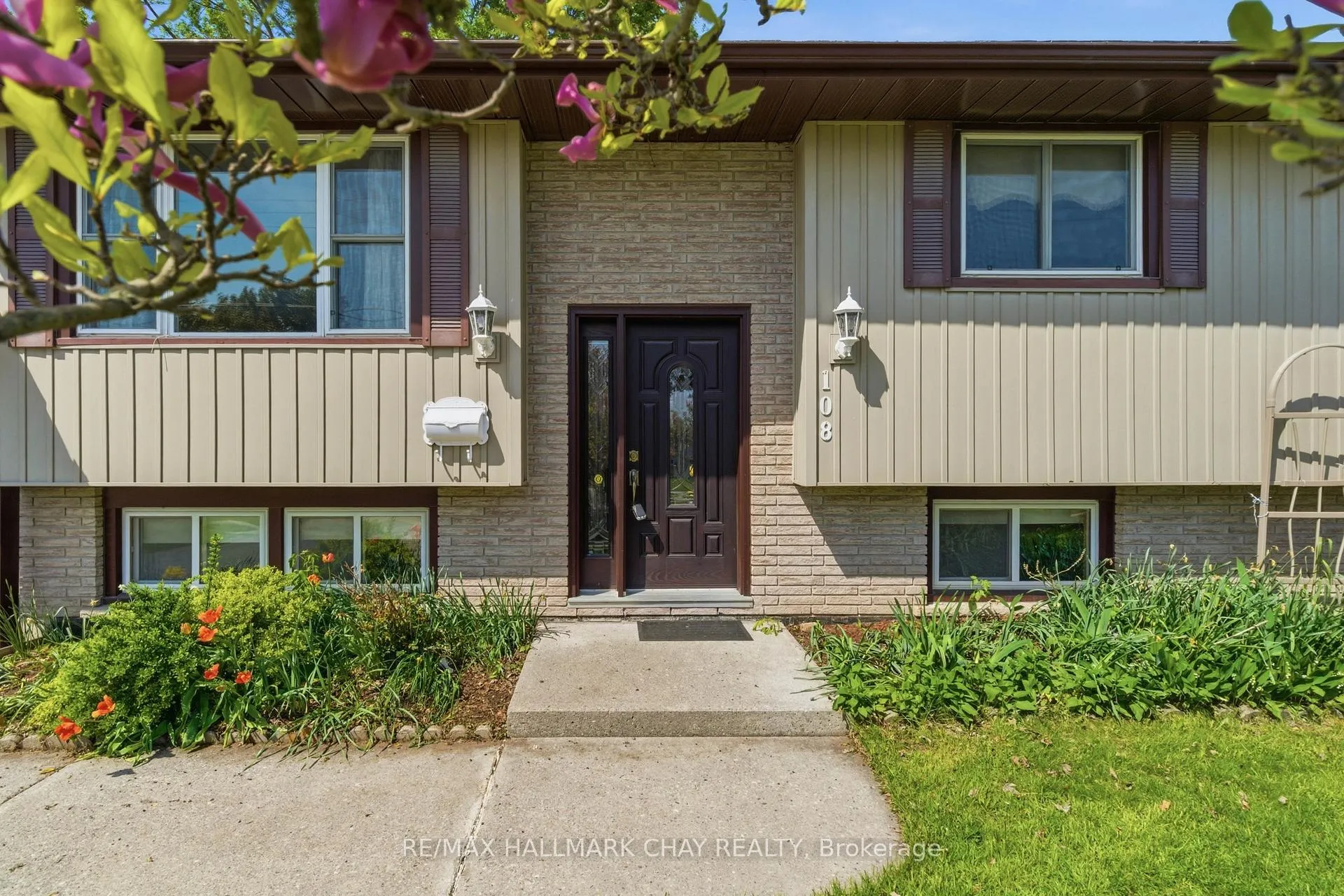 Photo 3 of 108 University Avenue, Belleville, Belleville Ward — HOMEH