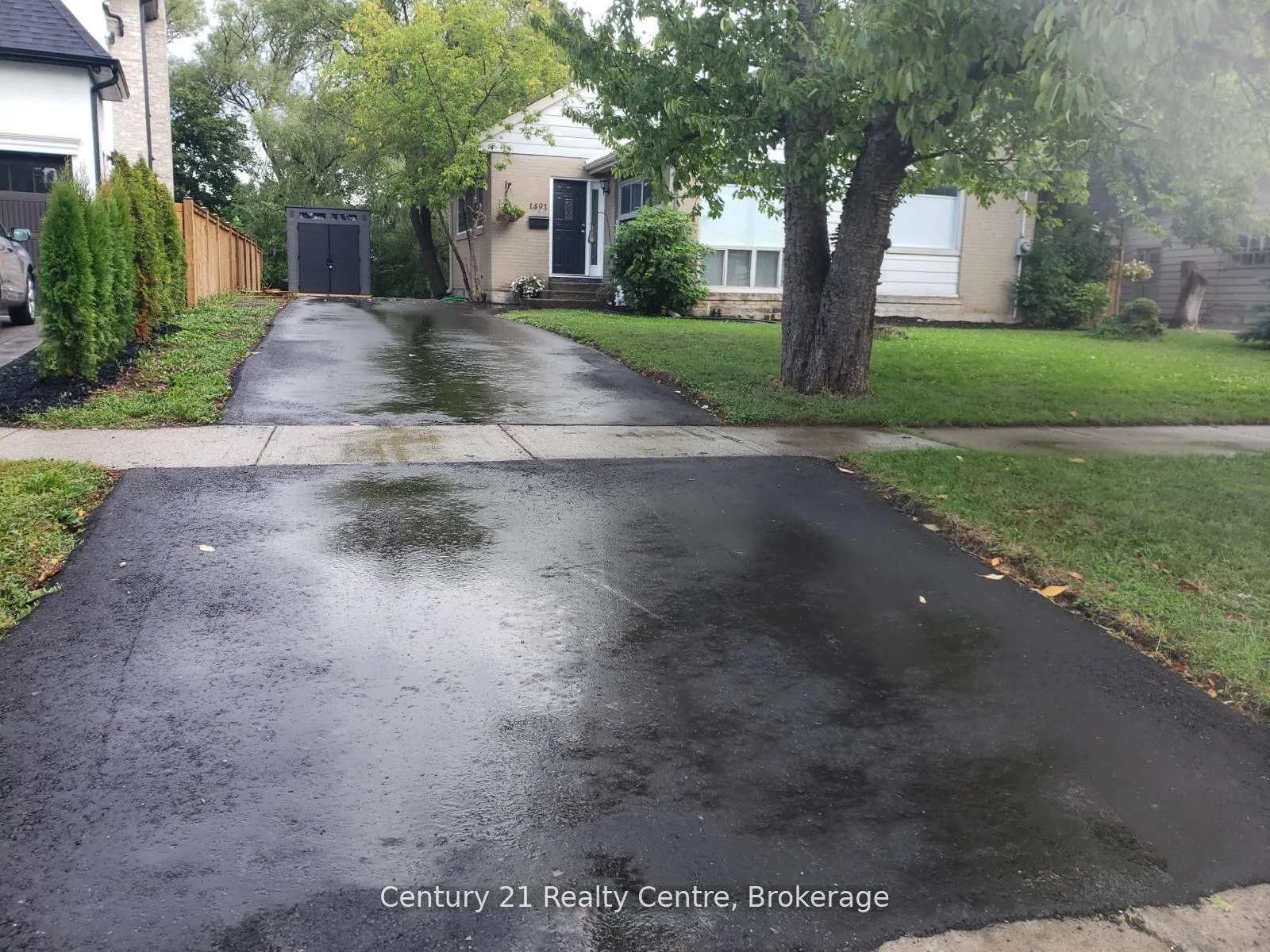 Front of 1491 Pembroke Drive