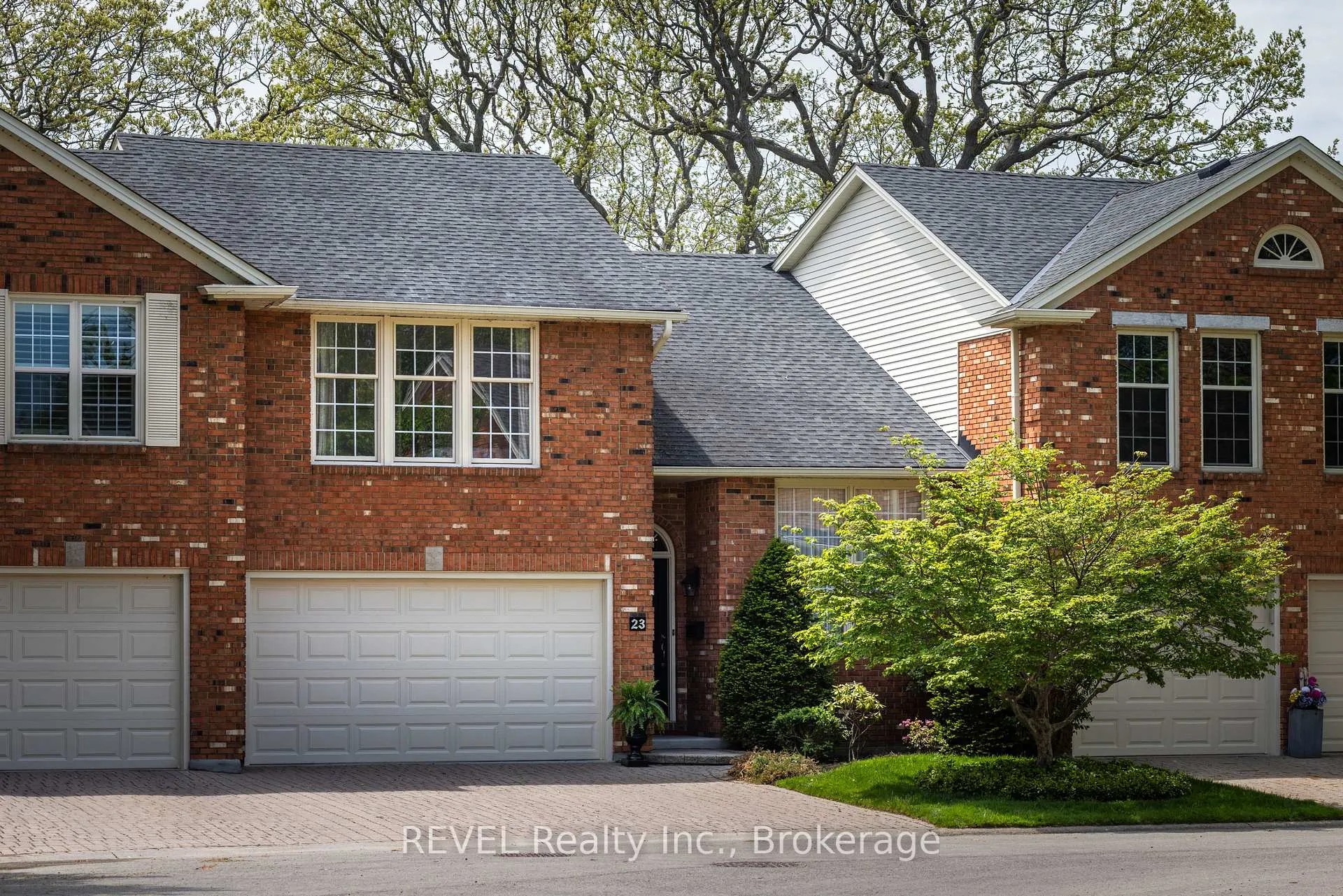 Photo 3 of Unit 23, 5 Carn Castle Gate, St. Catharines, Lakeshore — HOMEH