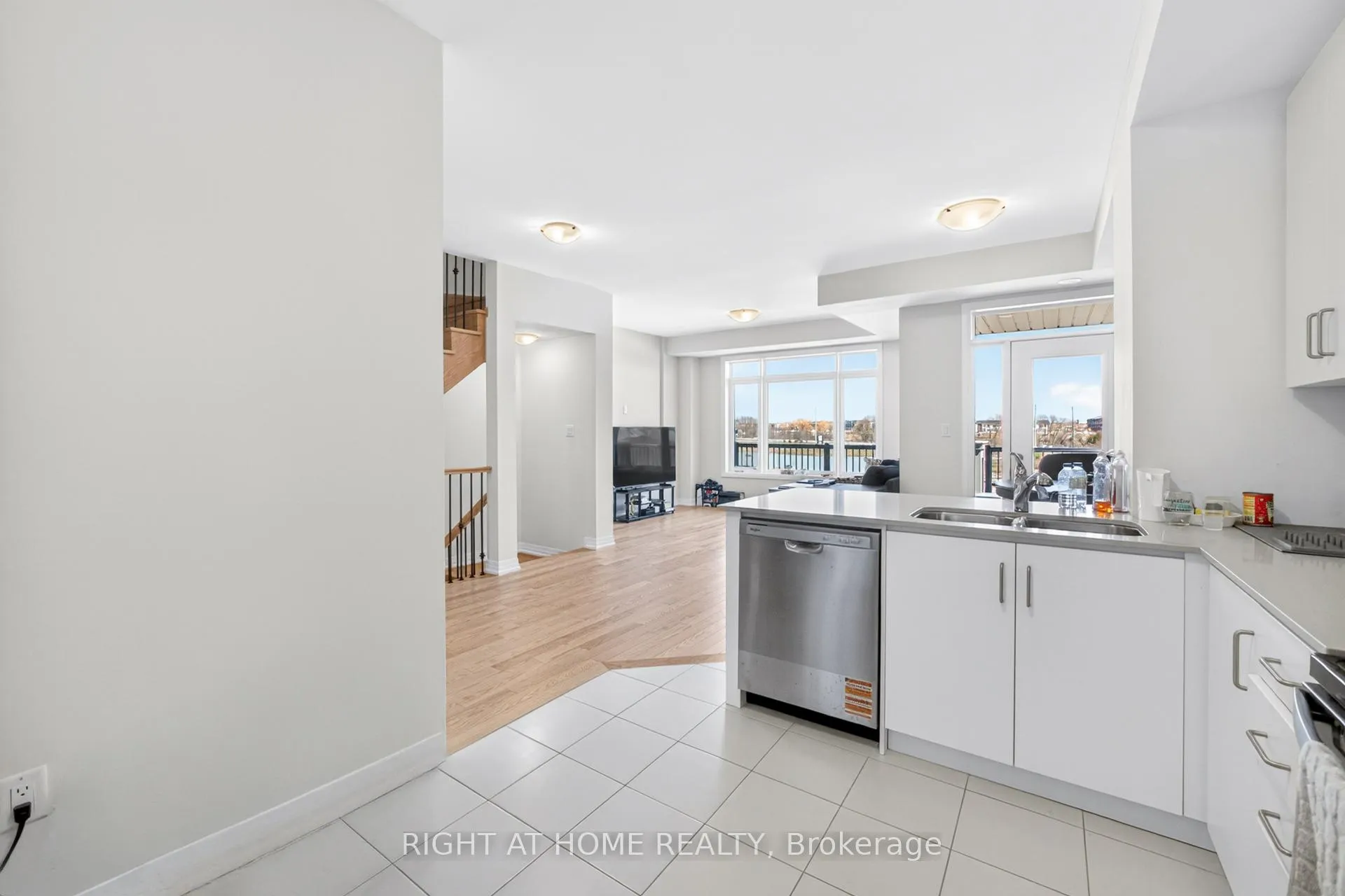 Photo 7 of 24 Monreau Drive, Brampton, Northwest Brampton — HOMEH
