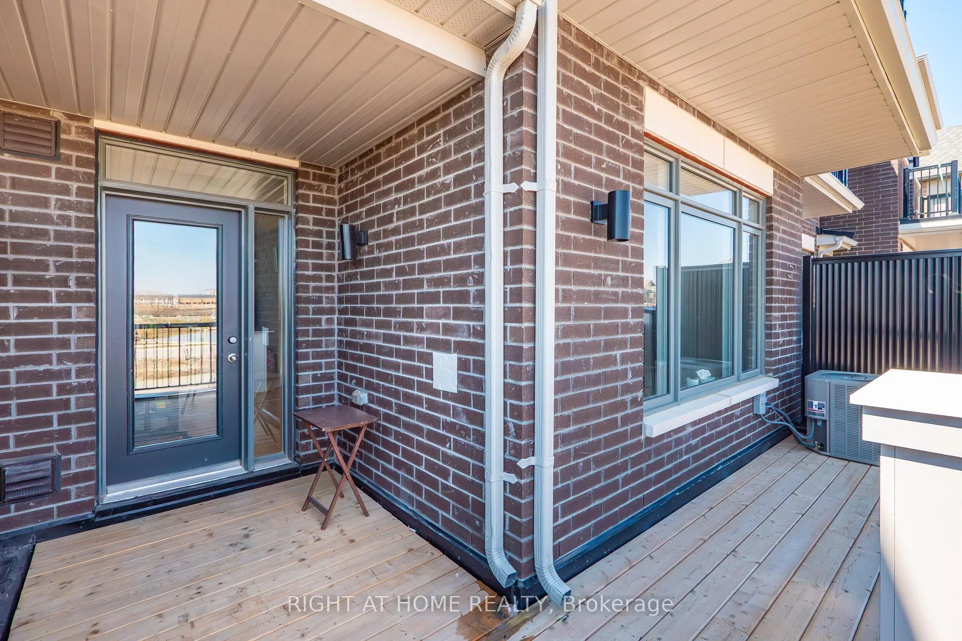 Photo 8 of 24 Monreau Drive, Brampton, Northwest Brampton — HOMEH