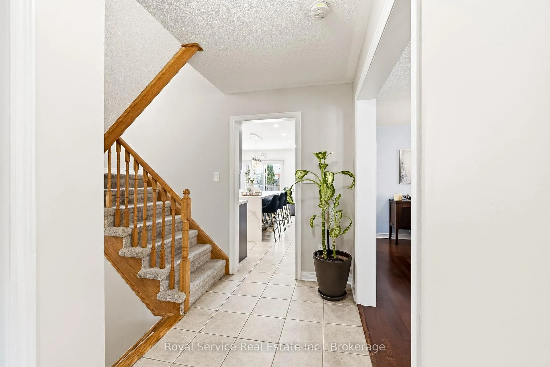 Photo 5 of 101 Rich Crescent, Whitby, Williamsburg — HOMEH