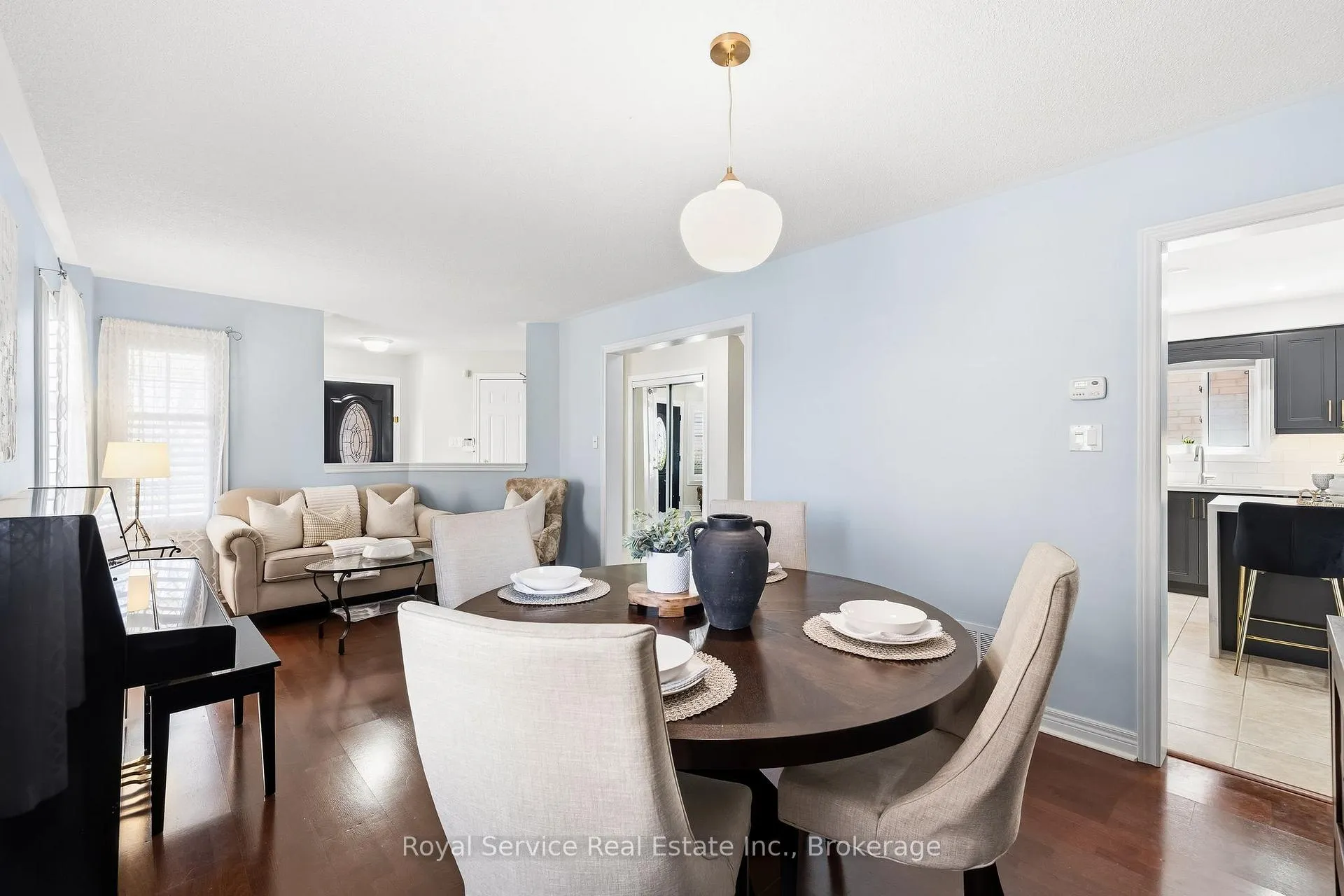 Photo 11 of 101 Rich Crescent, Whitby, Williamsburg — HOMEH