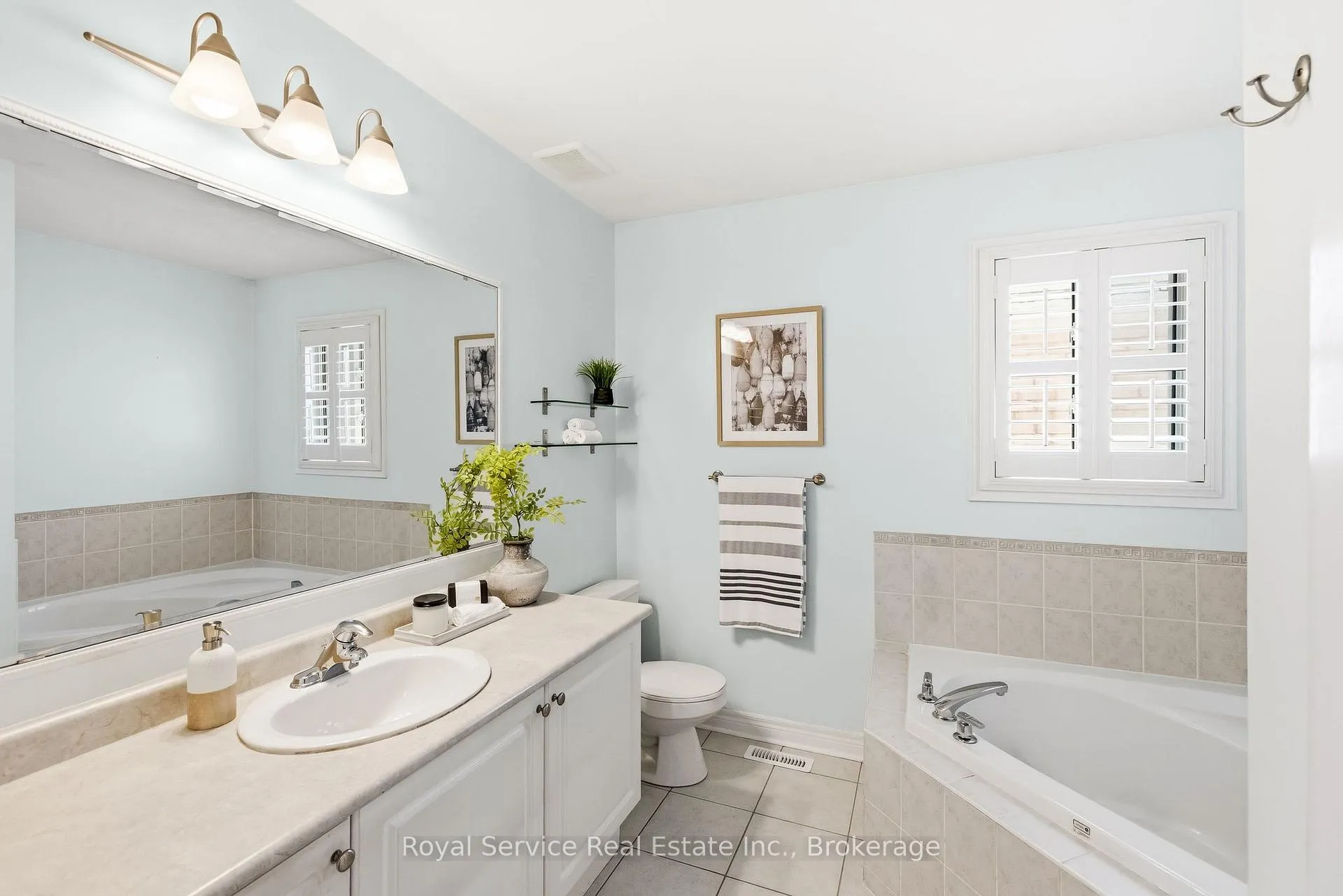 Photo 29 of 101 Rich Crescent, Whitby, Williamsburg — HOMEH
