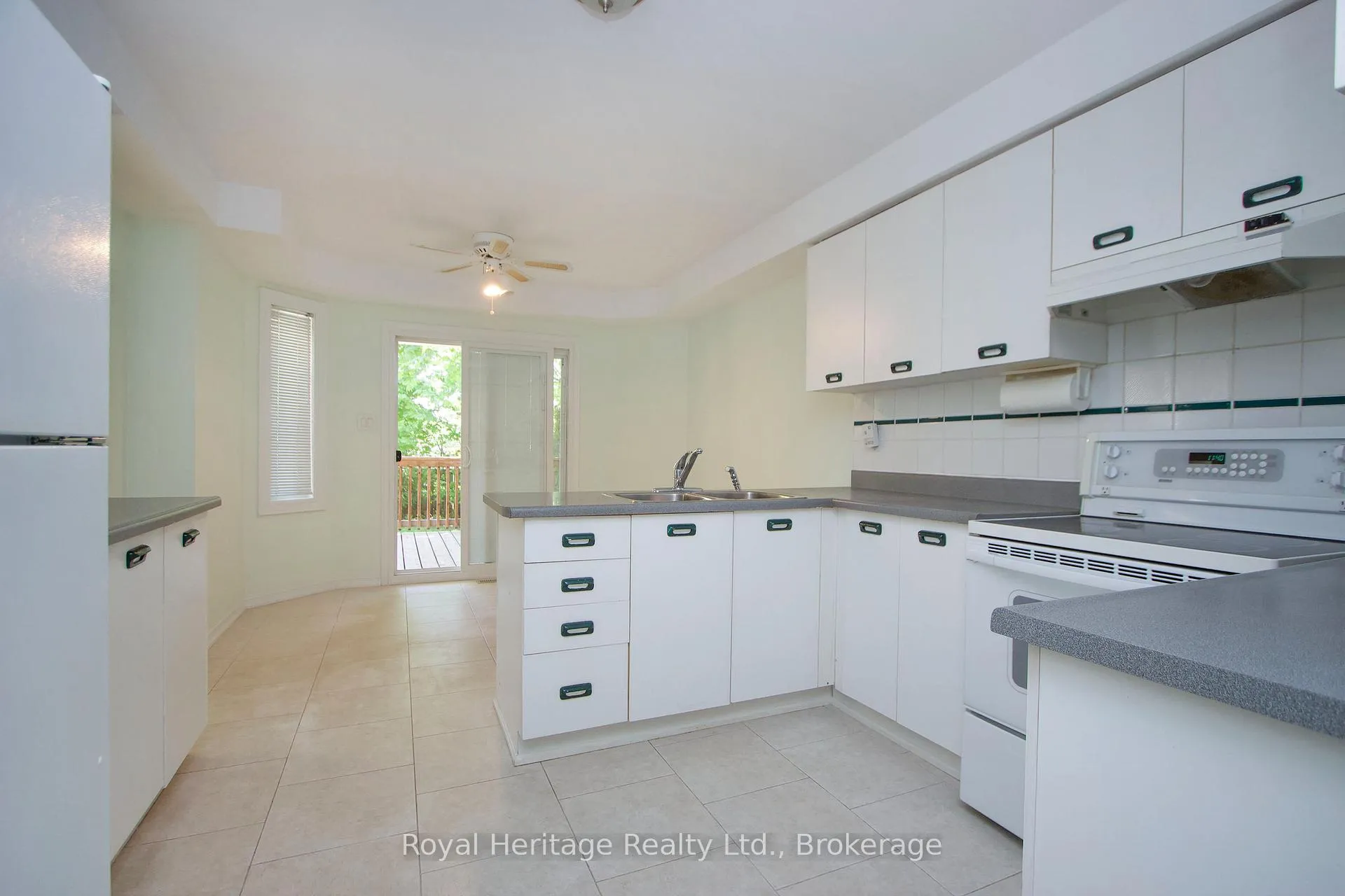 Photo 8 of 27 Furrow Drive, Whitby, Rolling Acres — HOMEH