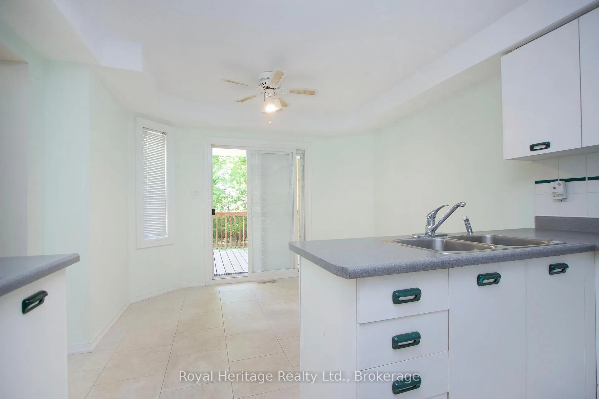 Photo 9 of 27 Furrow Drive, Whitby, Rolling Acres — HOMEH