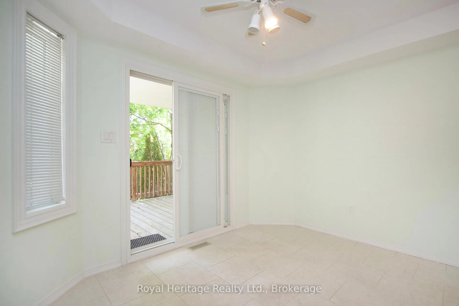Photo 10 of 27 Furrow Drive, Whitby, Rolling Acres — HOMEH
