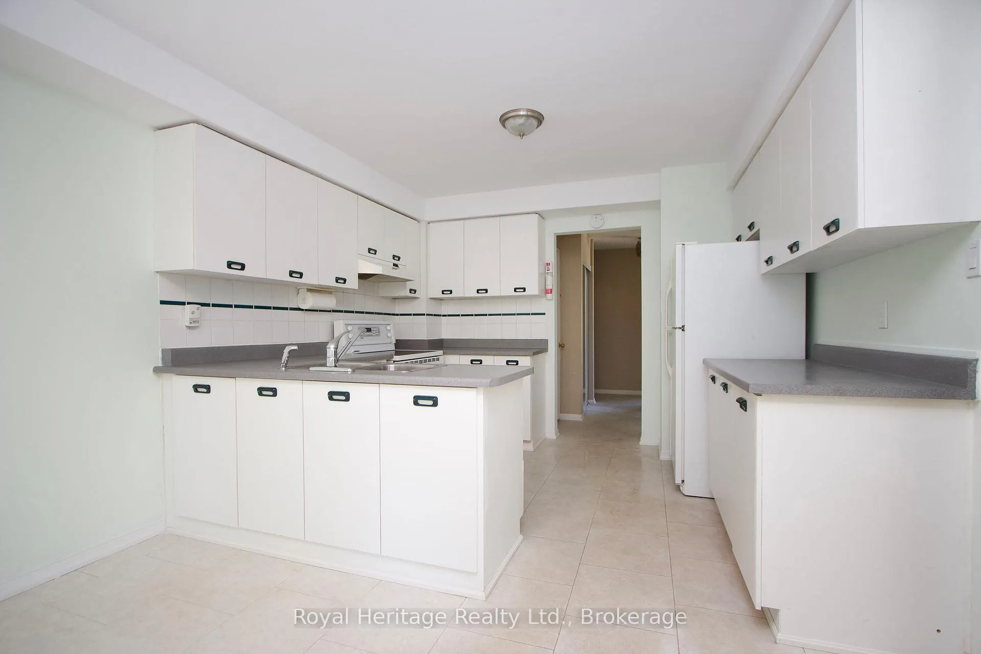 Photo 12 of 27 Furrow Drive, Whitby, Rolling Acres — HOMEH