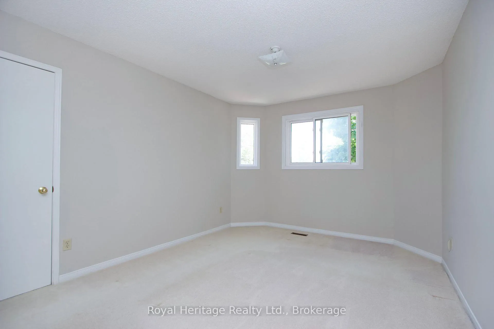Photo 13 of 27 Furrow Drive, Whitby, Rolling Acres — HOMEH